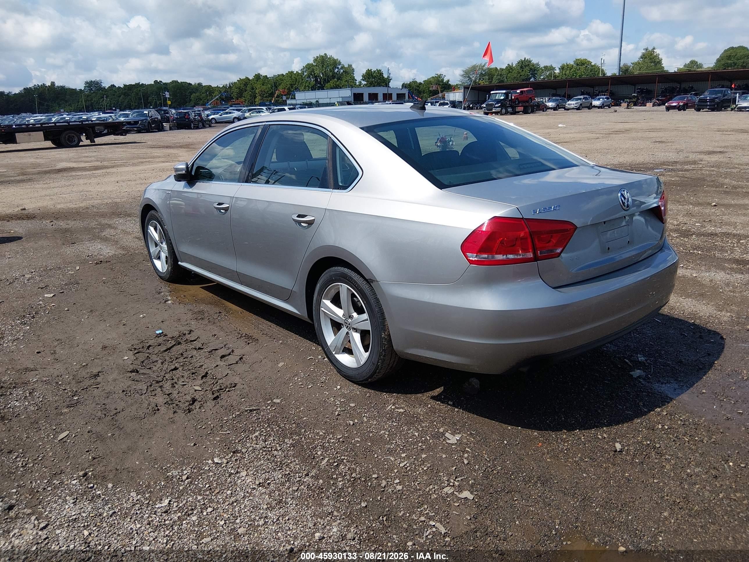 2014 Volkswagen Passat 1.8t Wolfsburg Edition Серебряный vin: 1VWAT7A32EC053637