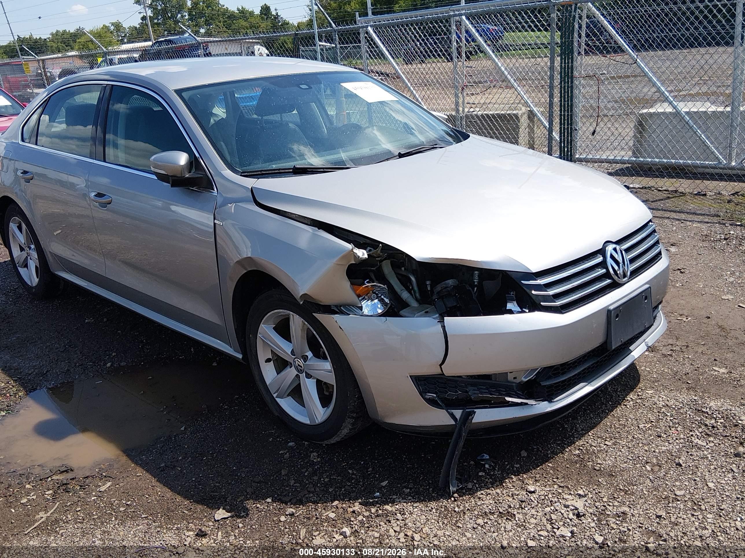 2014 Volkswagen Passat 1.8t Wolfsburg Edition Серебряный vin: 1VWAT7A32EC053637
