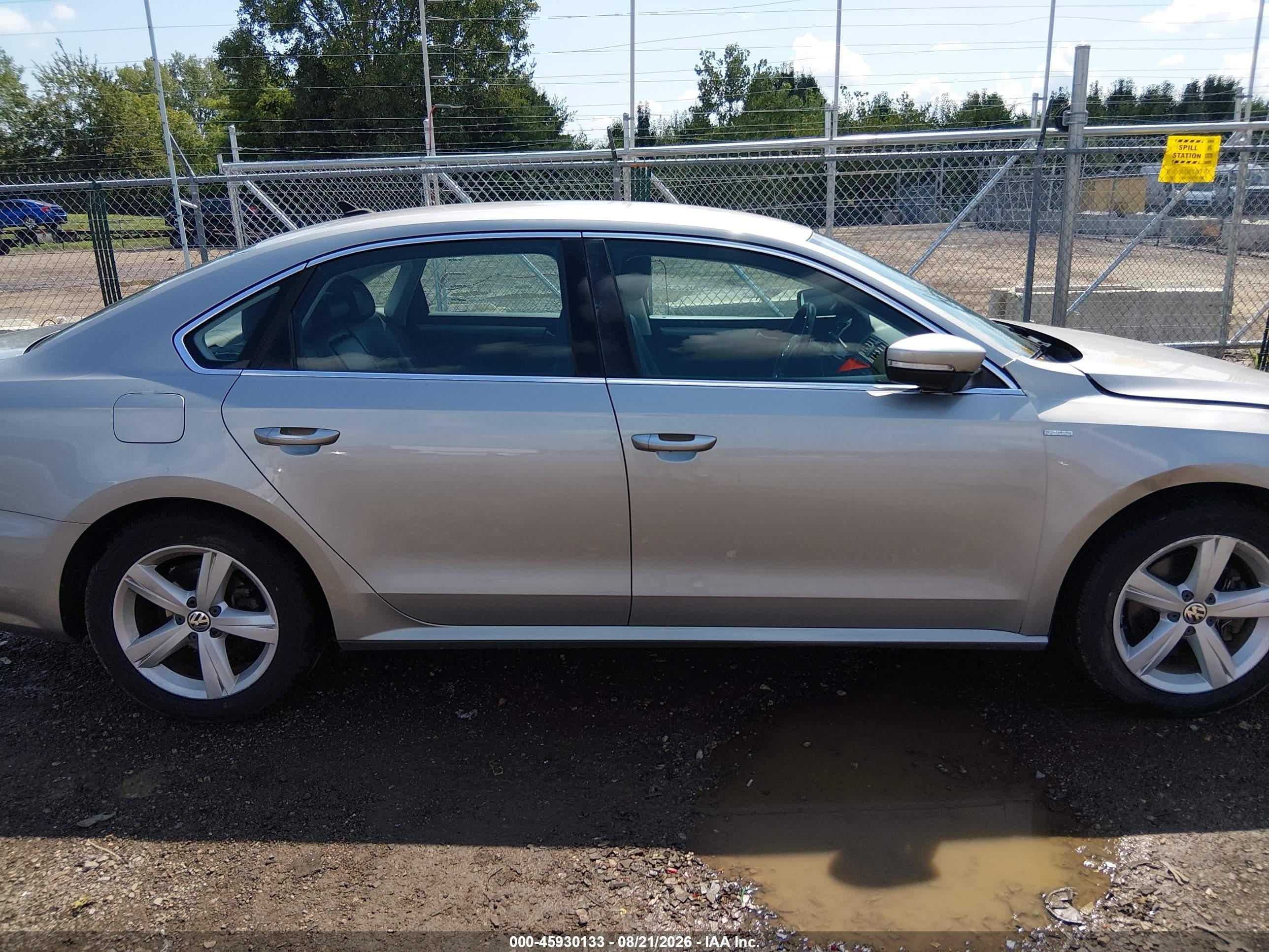 2014 Volkswagen Passat 1.8t Wolfsburg Edition Серебряный vin: 1VWAT7A32EC053637