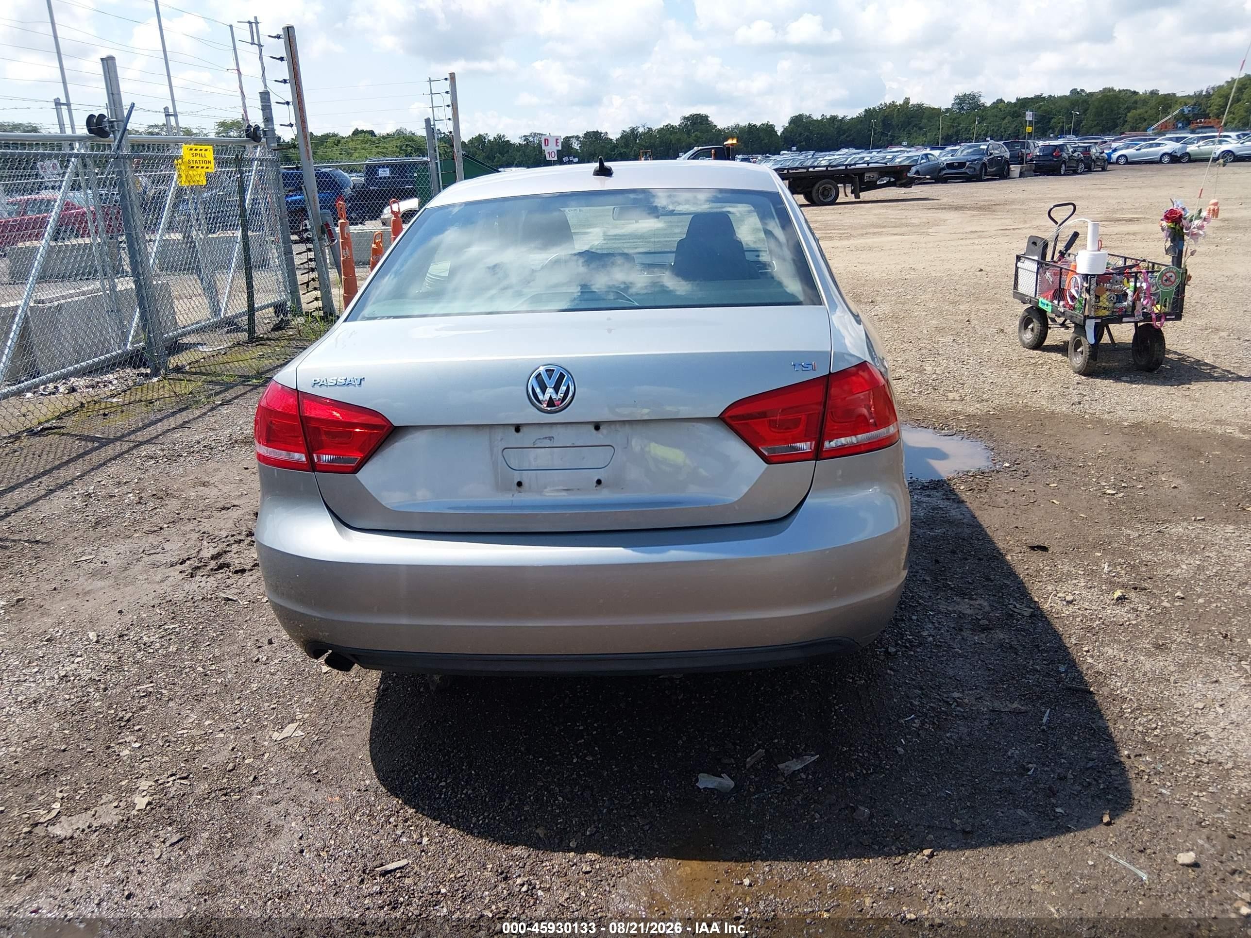 2014 Volkswagen Passat 1.8t Wolfsburg Edition Серебряный vin: 1VWAT7A32EC053637