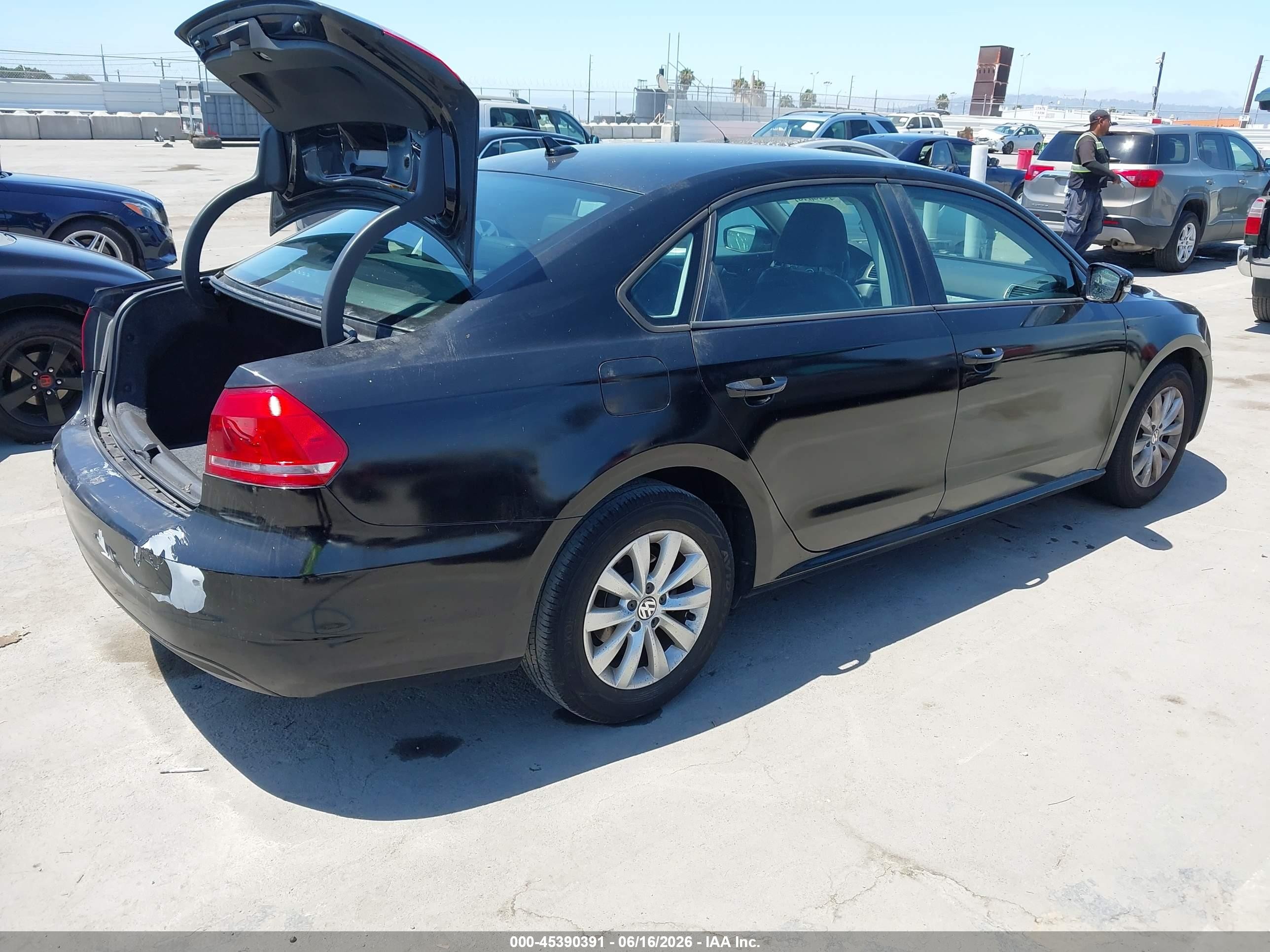 2014 Volkswagen Passat 1.8t Wolfsburg Edition Черный vin: 1VWAT7A32EC112377