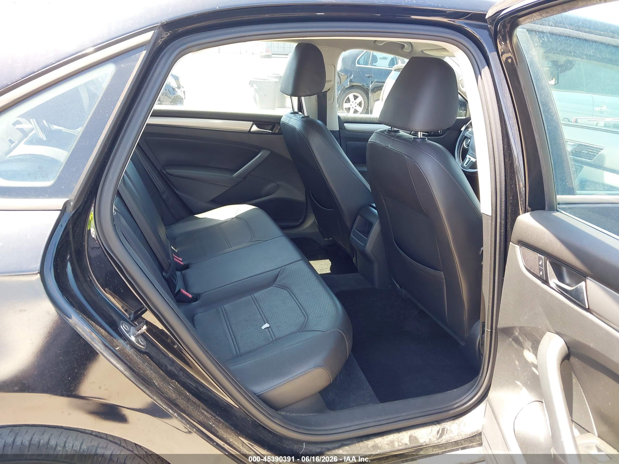 2014 Volkswagen Passat 1.8t Wolfsburg Edition Черный vin: 1VWAT7A32EC112377