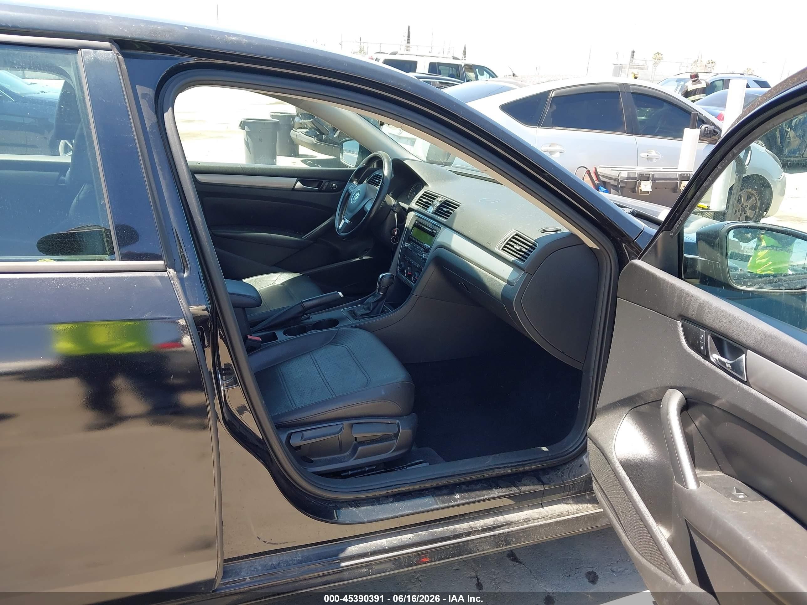 2014 Volkswagen Passat 1.8t Wolfsburg Edition Черный vin: 1VWAT7A32EC112377
