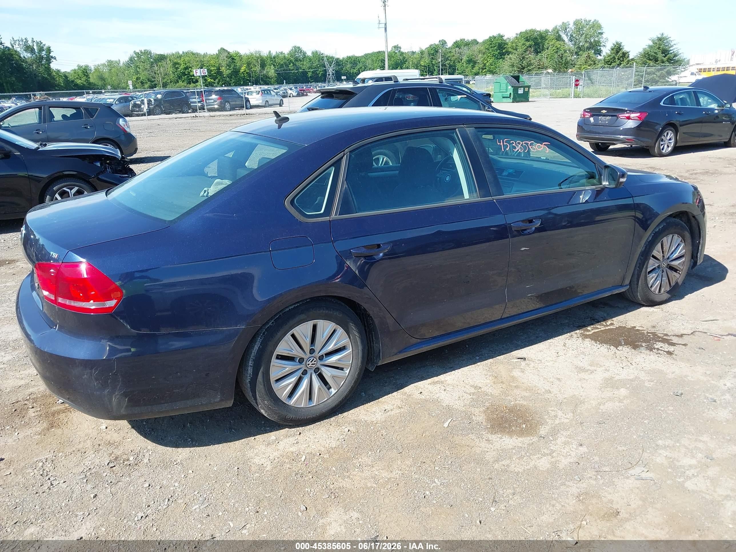2015 Volkswagen Passat 1.8t S Blue vin: 1VWAT7A32FC004522
