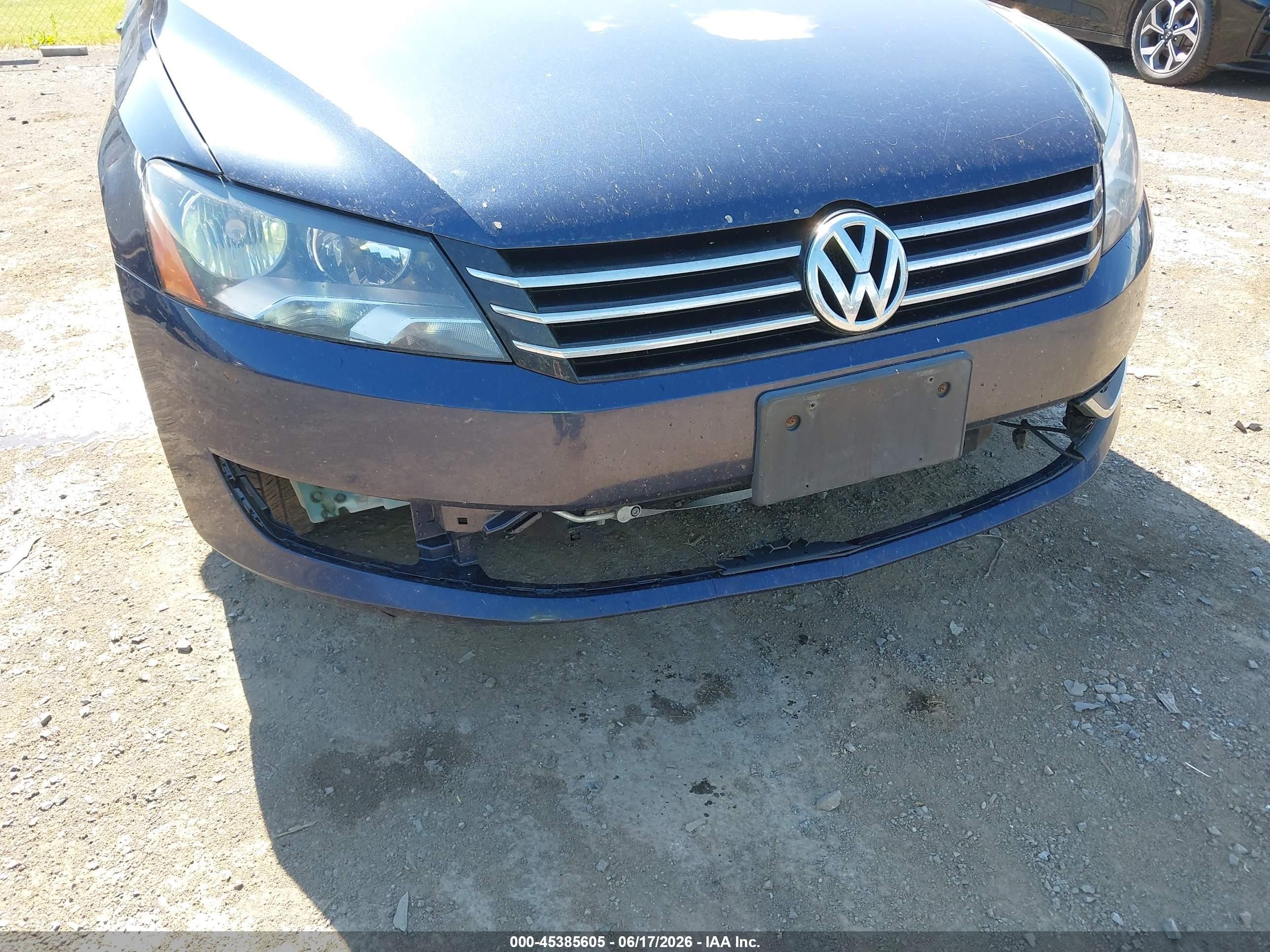 2015 Volkswagen Passat 1.8t S Blue vin: 1VWAT7A32FC004522