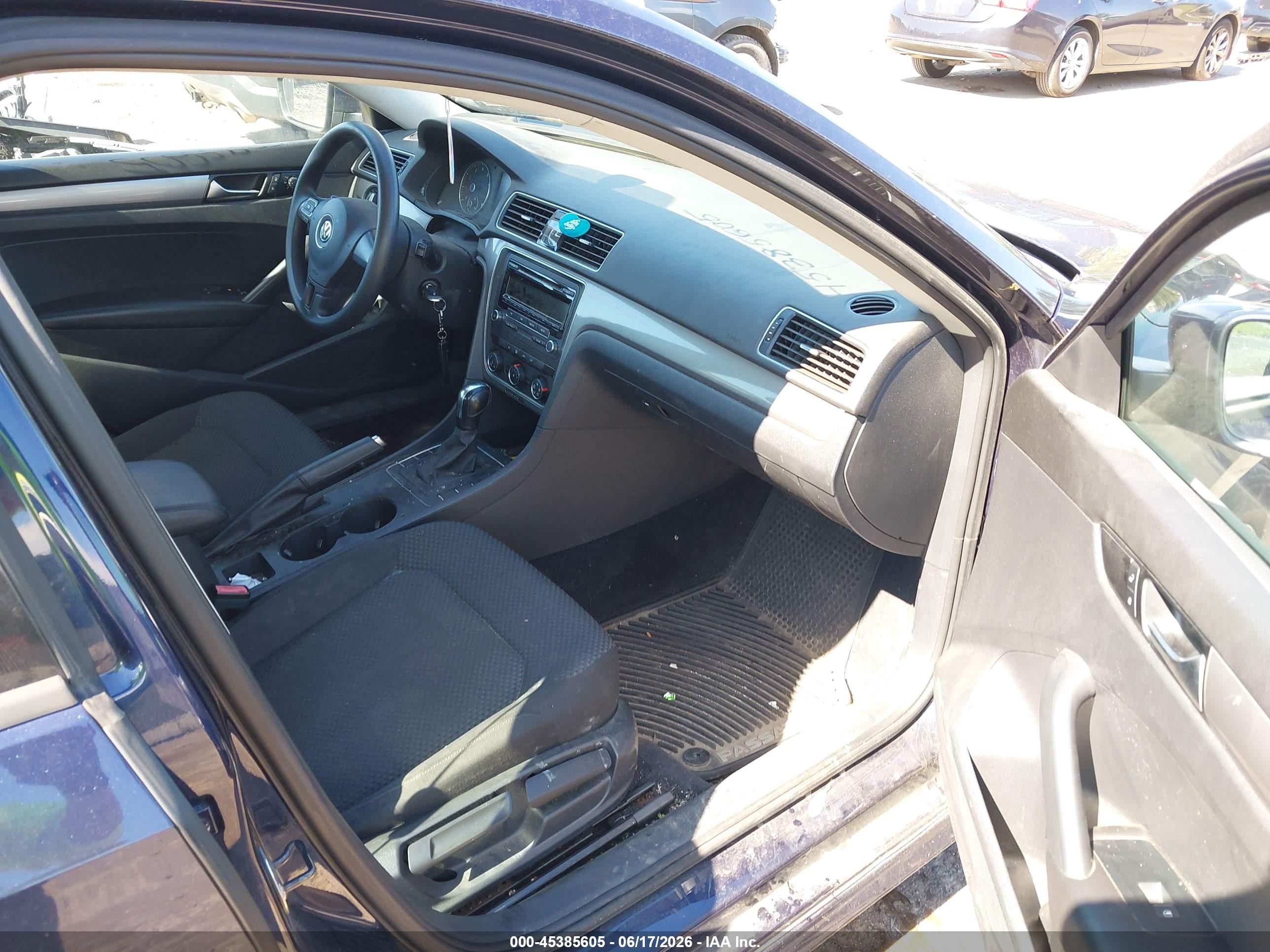 2015 Volkswagen Passat 1.8t S Blue vin: 1VWAT7A32FC004522