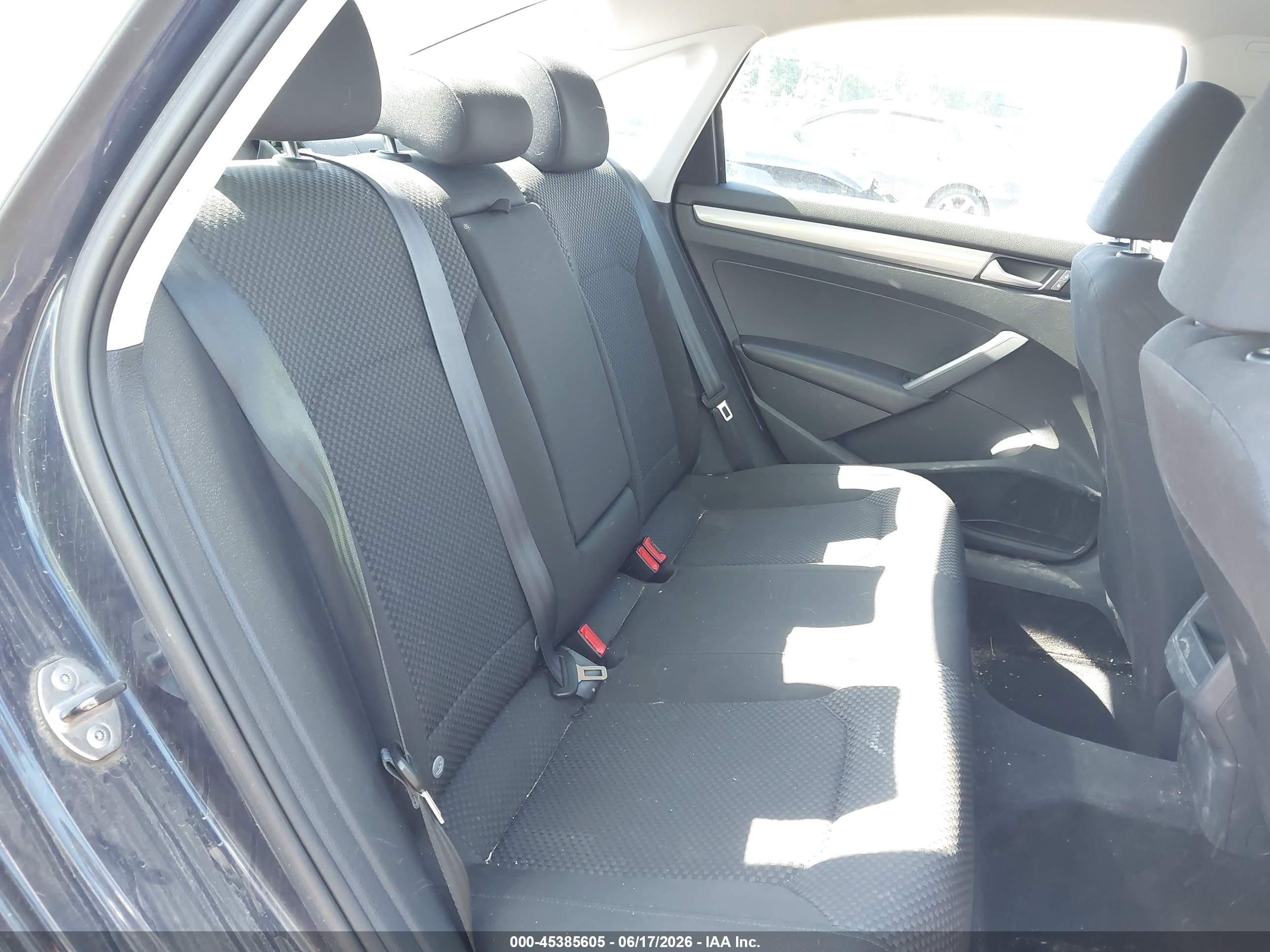 2015 Volkswagen Passat 1.8t S Blue vin: 1VWAT7A32FC004522