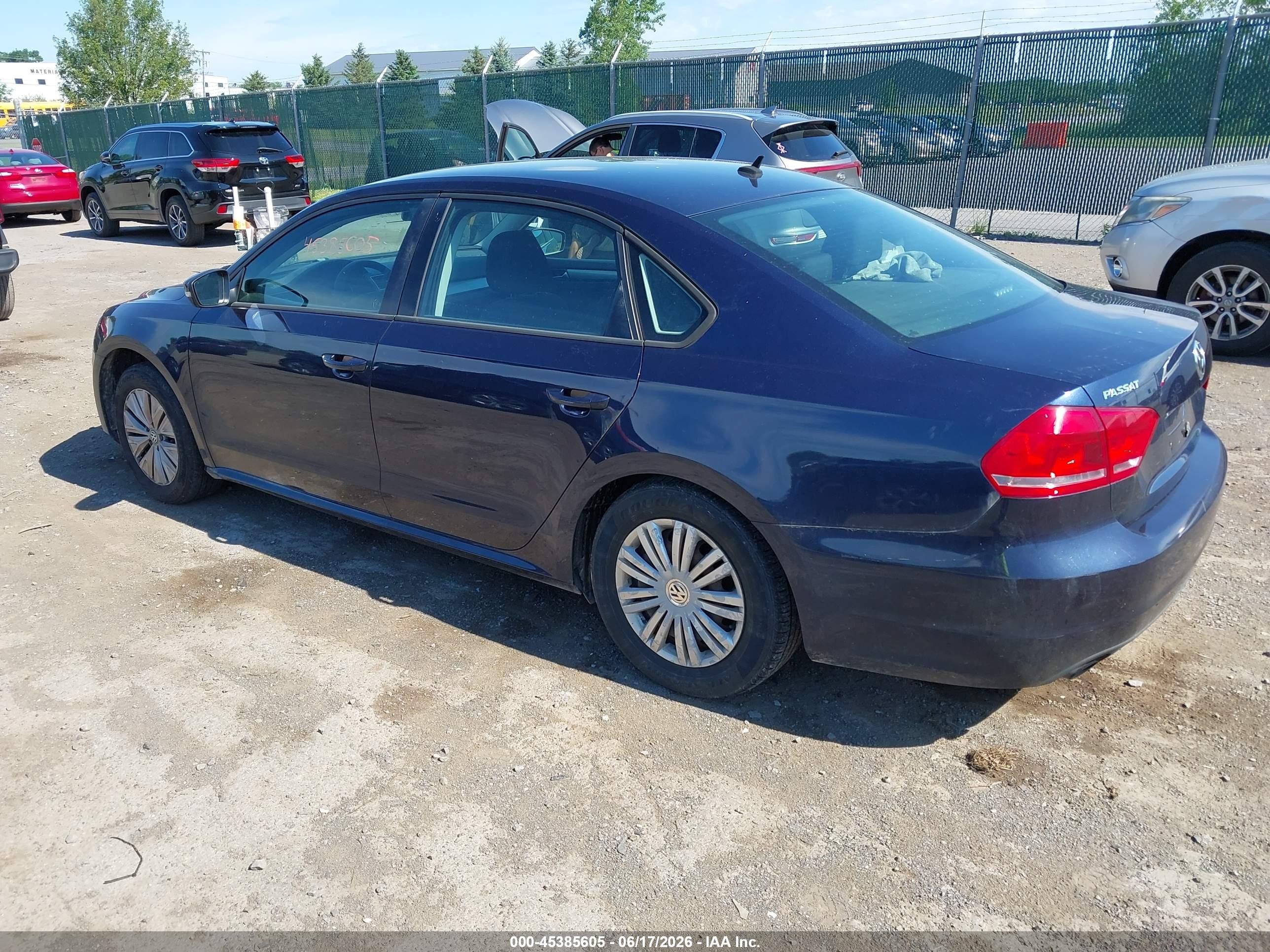 2015 Volkswagen Passat 1.8t S Blue vin: 1VWAT7A32FC004522