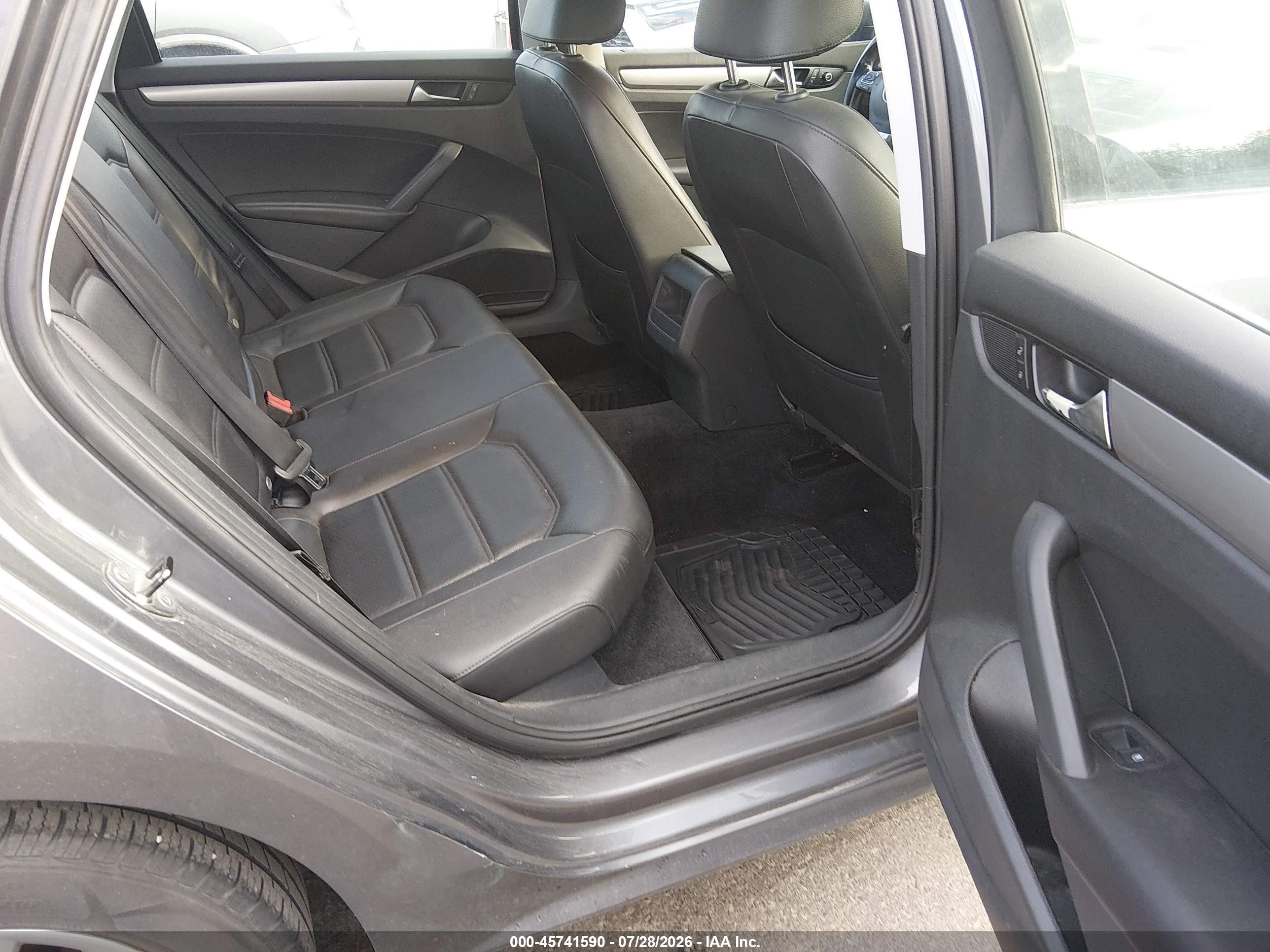 2015 Volkswagen Passat 1.8t Wolfsburg Edition Gray vin: 1VWAT7A32FC018212