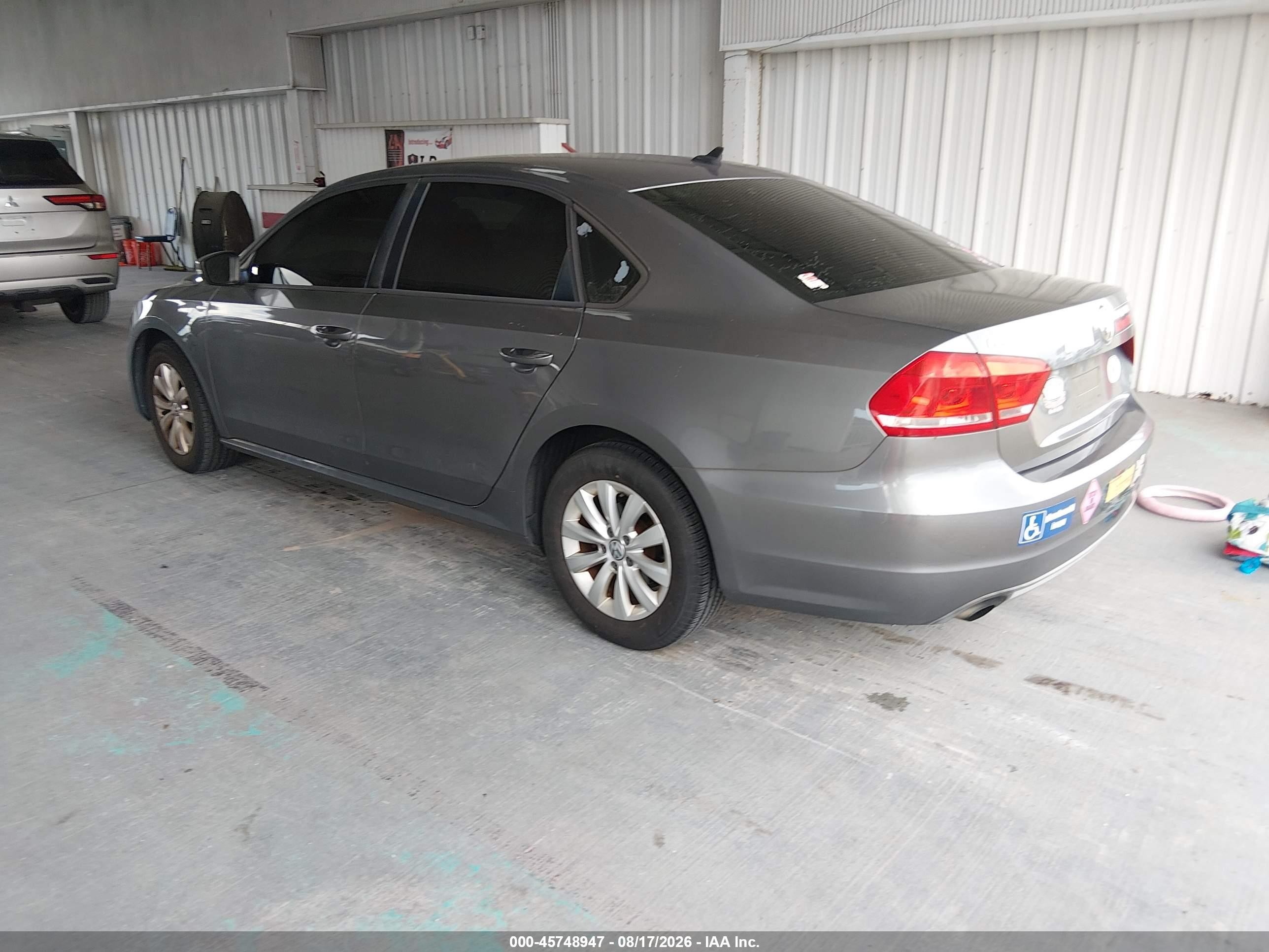 2015 Volkswagen Passat 1.8t Wolfsburg Edition Gray vin: 1VWAT7A32FC024270