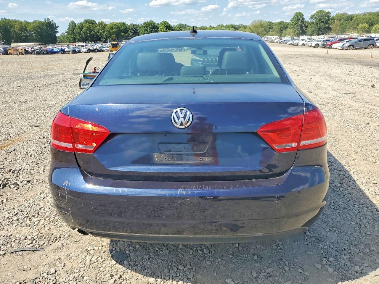 2015 Volkswagen Passat S Blue vin: 1VWAT7A32FC031901