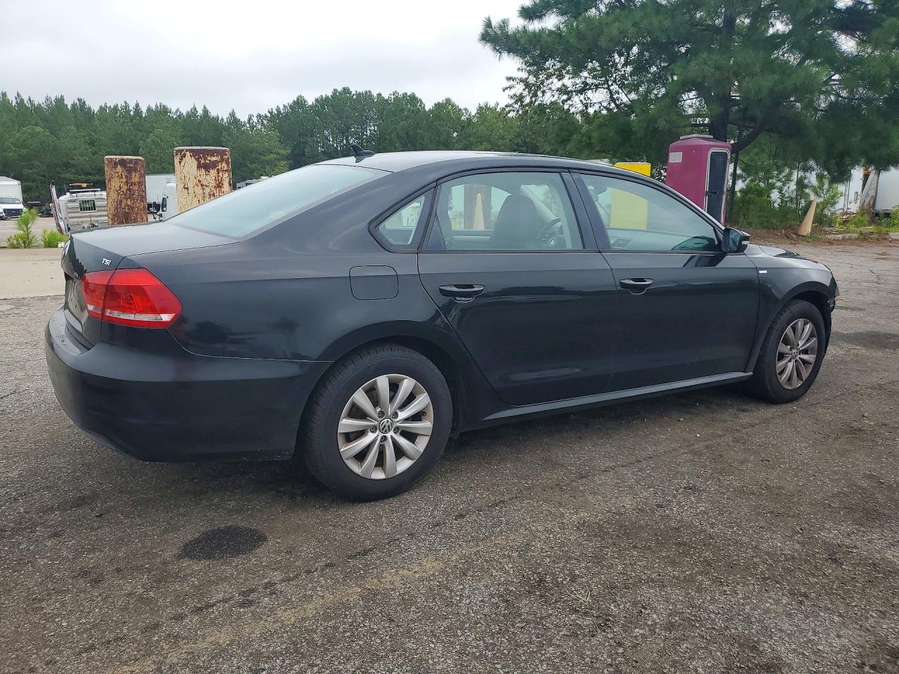 2015 Volkswagen Passat S Черный vin: 1VWAT7A32FC055471