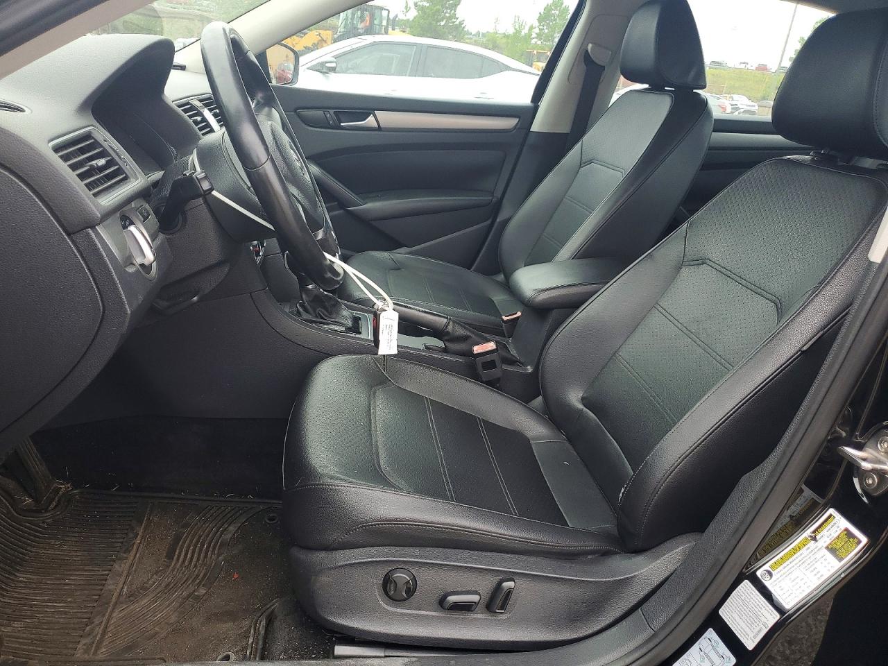 2015 Volkswagen Passat S Черный vin: 1VWAT7A32FC055471