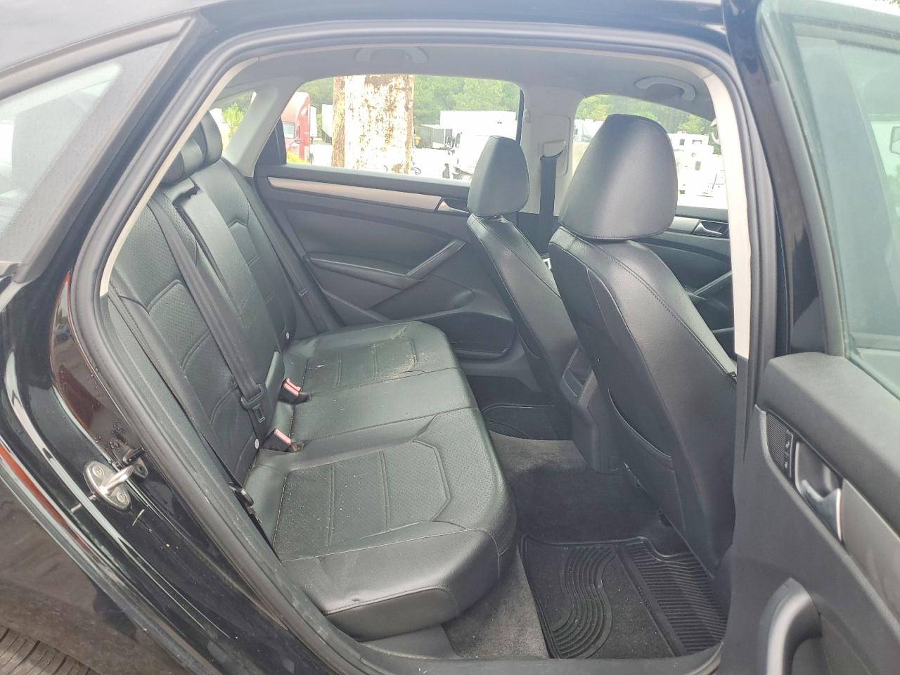 2015 Volkswagen Passat S Черный vin: 1VWAT7A32FC055471