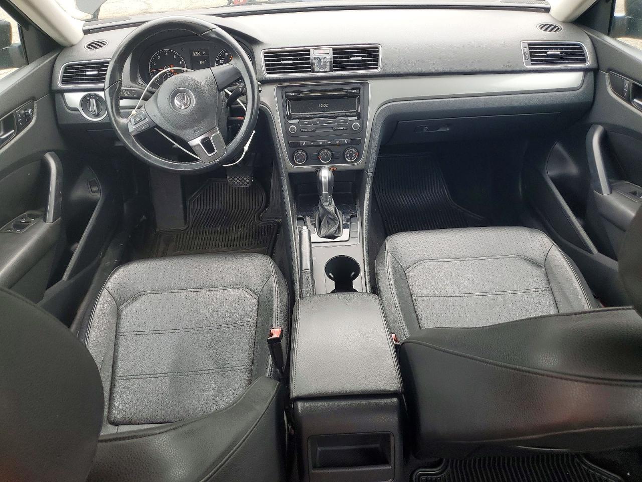 2015 Volkswagen Passat S Черный vin: 1VWAT7A32FC055471