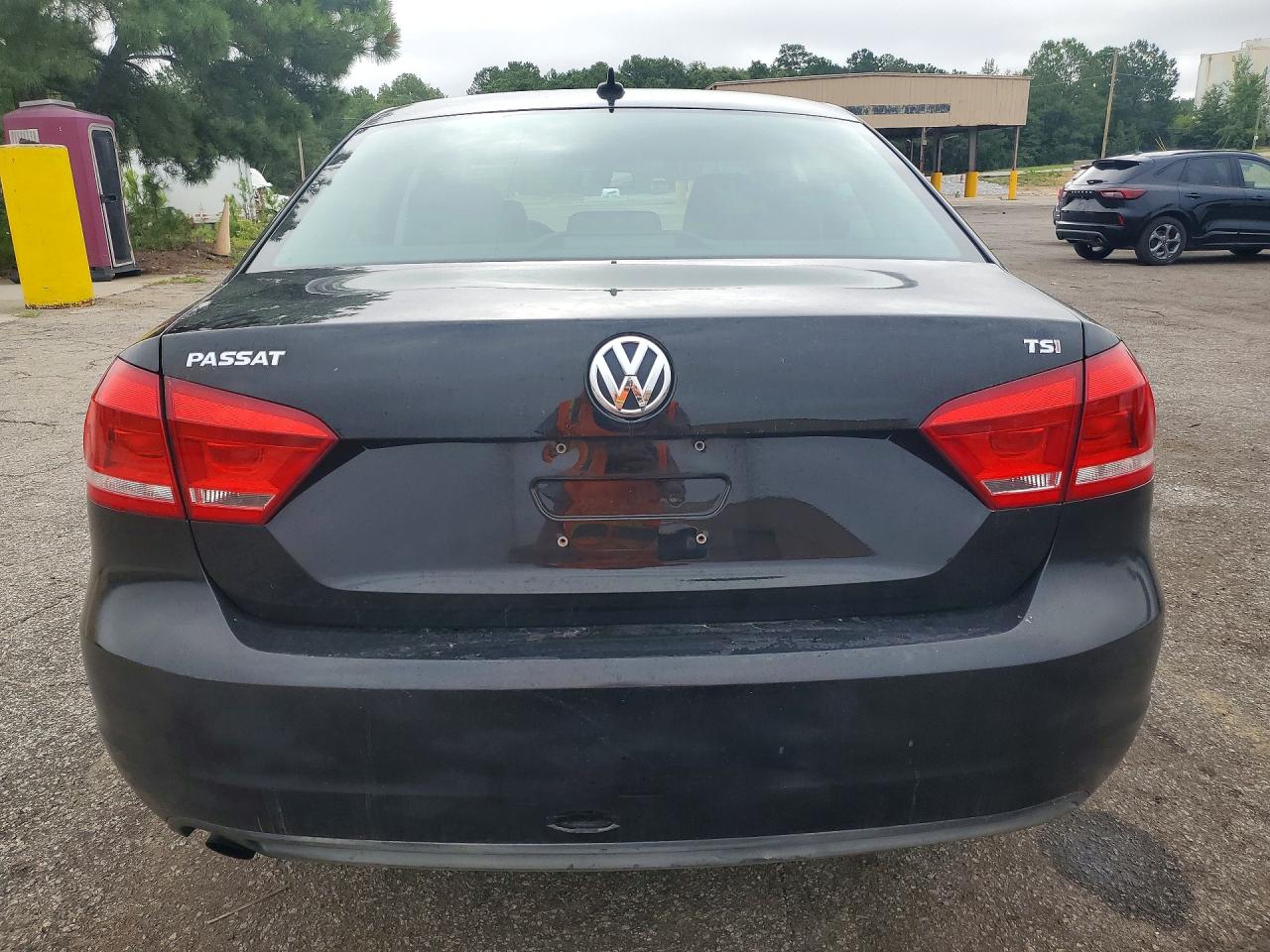 2015 Volkswagen Passat S Черный vin: 1VWAT7A32FC055471