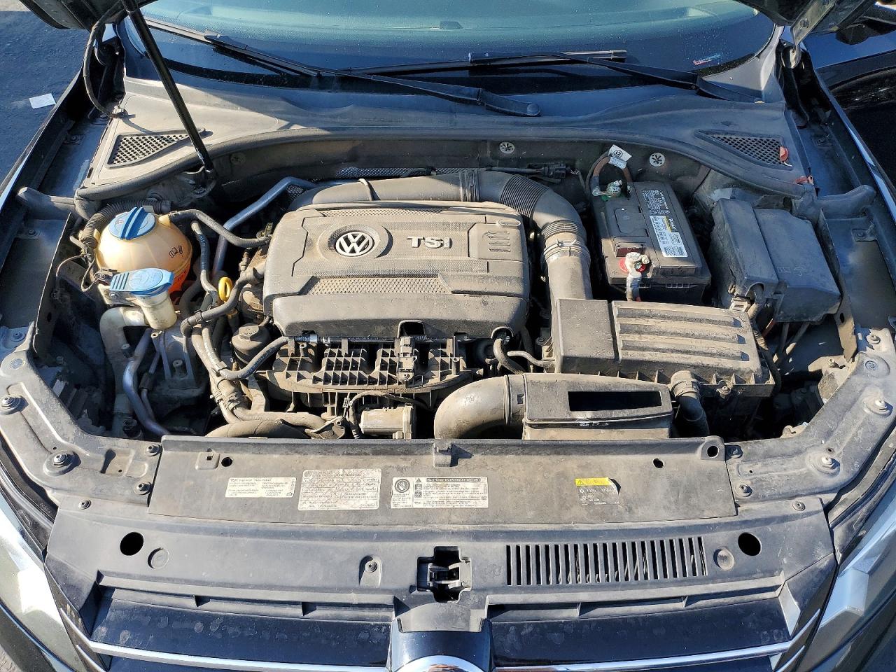 2015 Volkswagen Passat S Черный vin: 1VWAT7A32FC057432