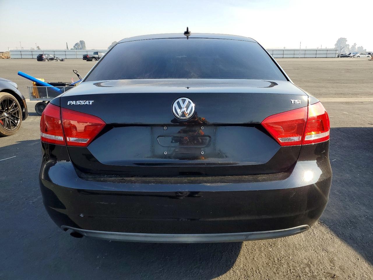 2015 Volkswagen Passat S Черный vin: 1VWAT7A32FC057432