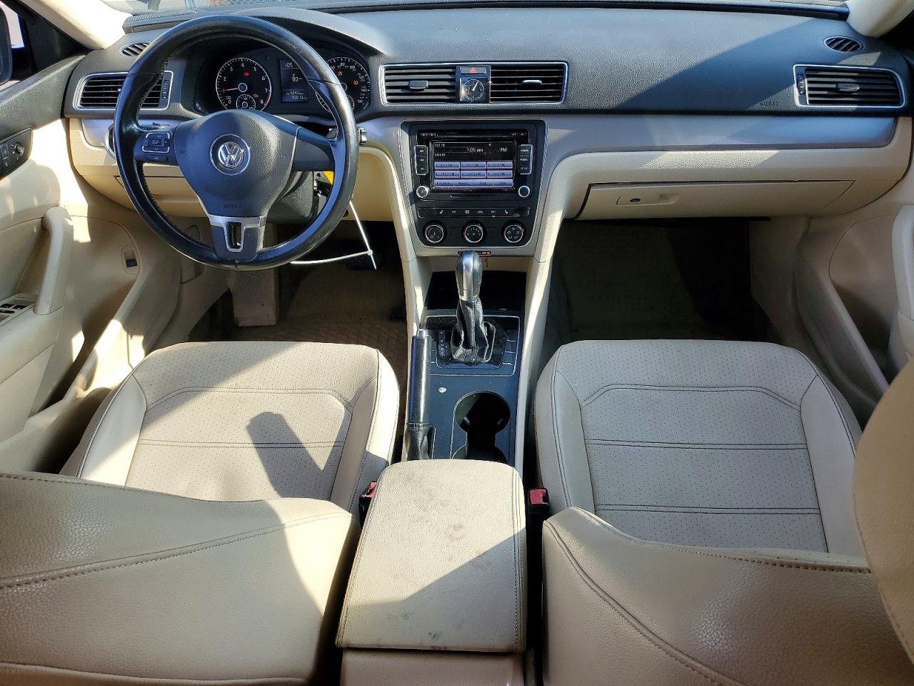 2015 Volkswagen Passat S Черный vin: 1VWAT7A32FC057432
