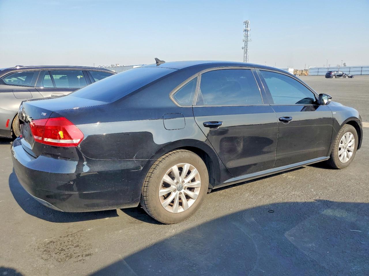 2015 Volkswagen Passat S Черный vin: 1VWAT7A32FC057432