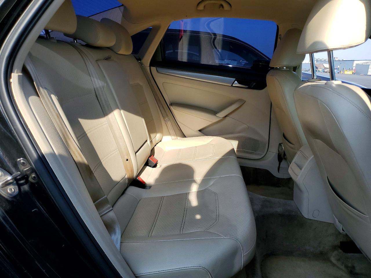 2015 Volkswagen Passat S Черный vin: 1VWAT7A32FC057432