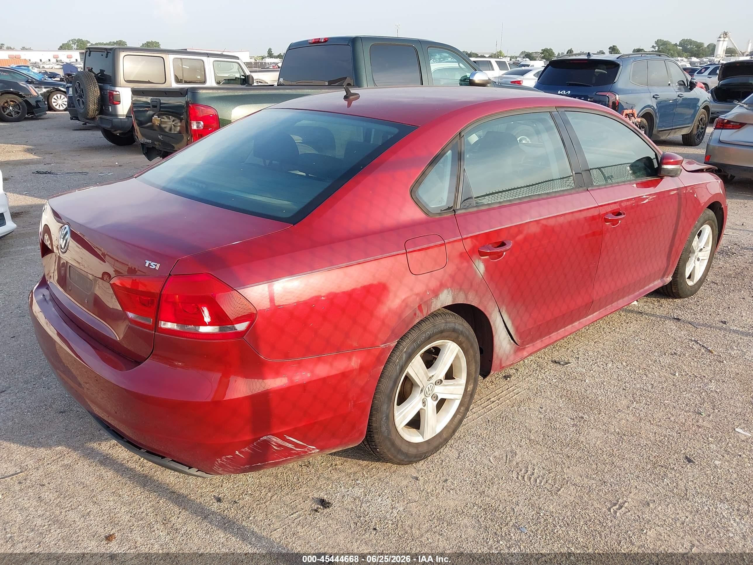 2015 Volkswagen Passat 1.8t S Red vin: 1VWAT7A32FC073579