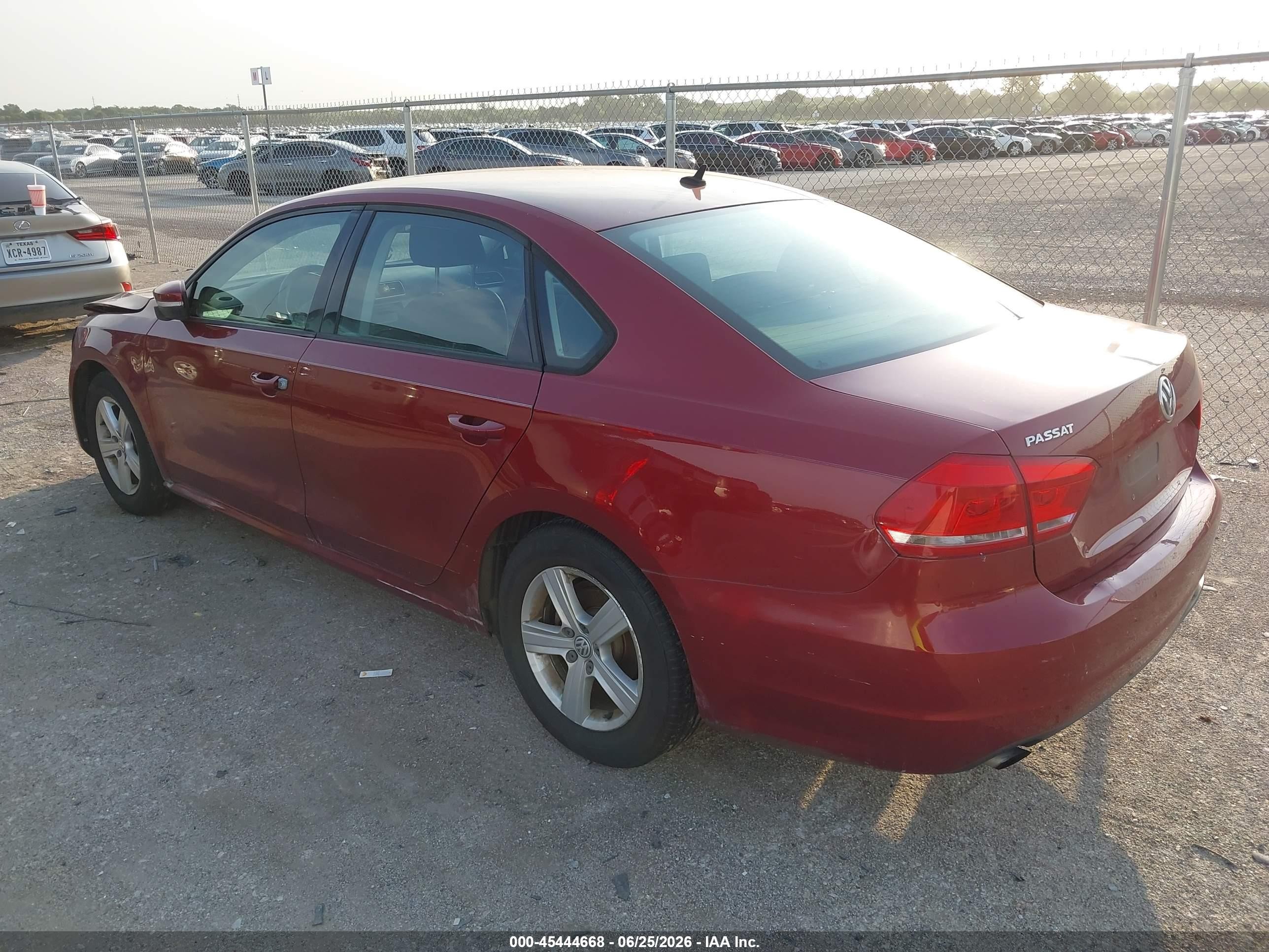 2015 Volkswagen Passat 1.8t S Red vin: 1VWAT7A32FC073579