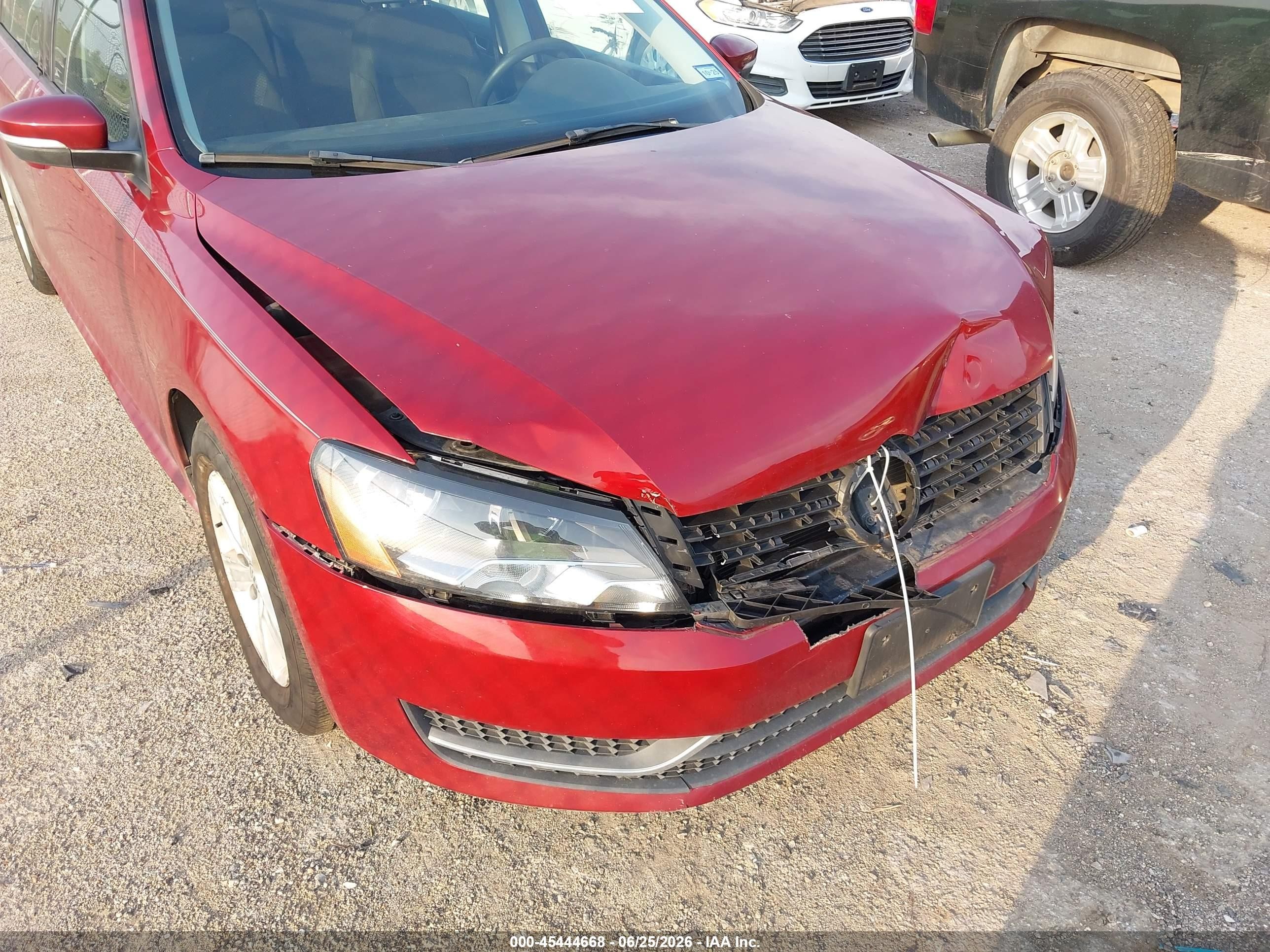 2015 Volkswagen Passat 1.8t S Red vin: 1VWAT7A32FC073579
