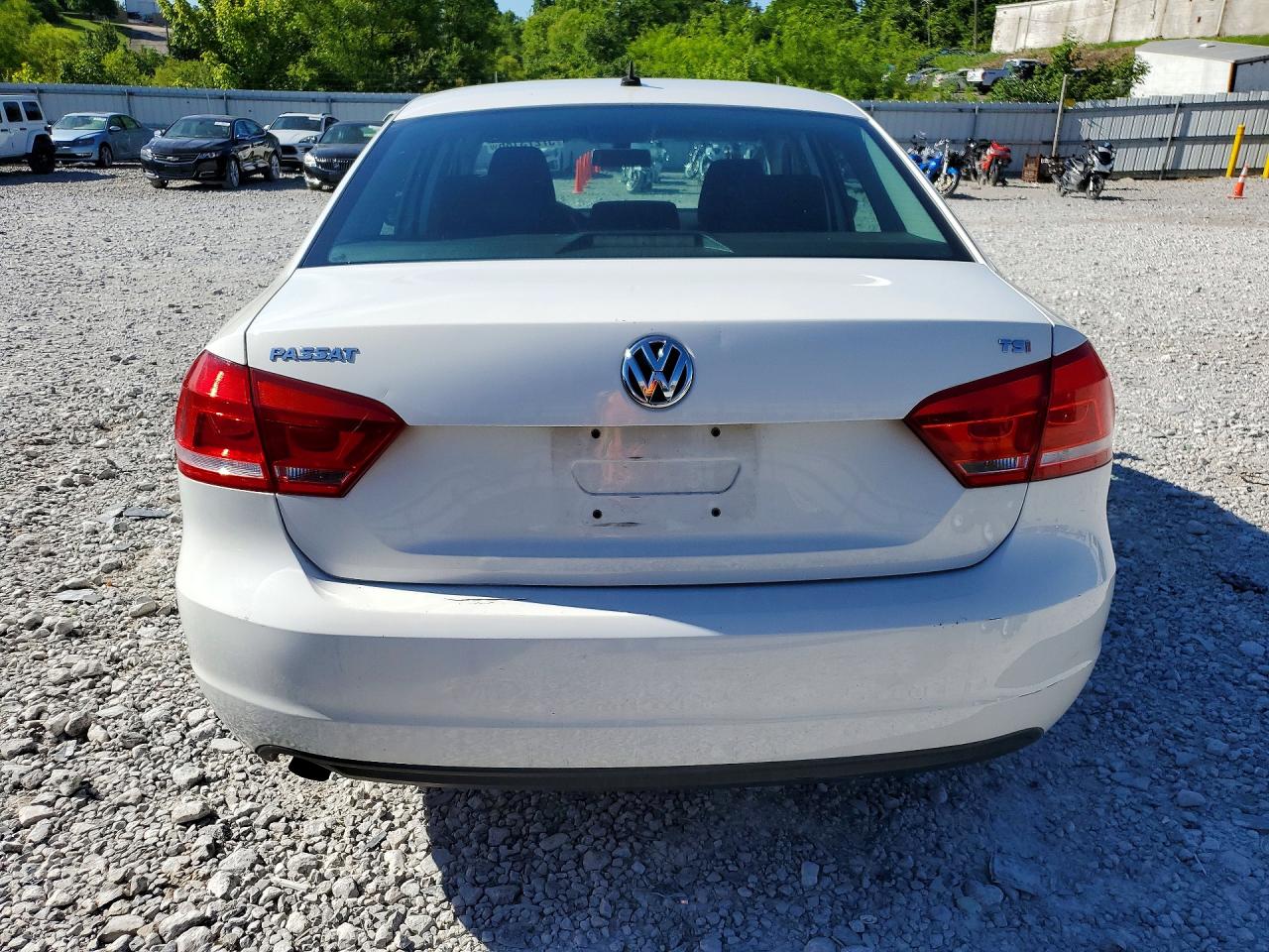 2015 Volkswagen Passat S White vin: 1VWAT7A32FC078569
