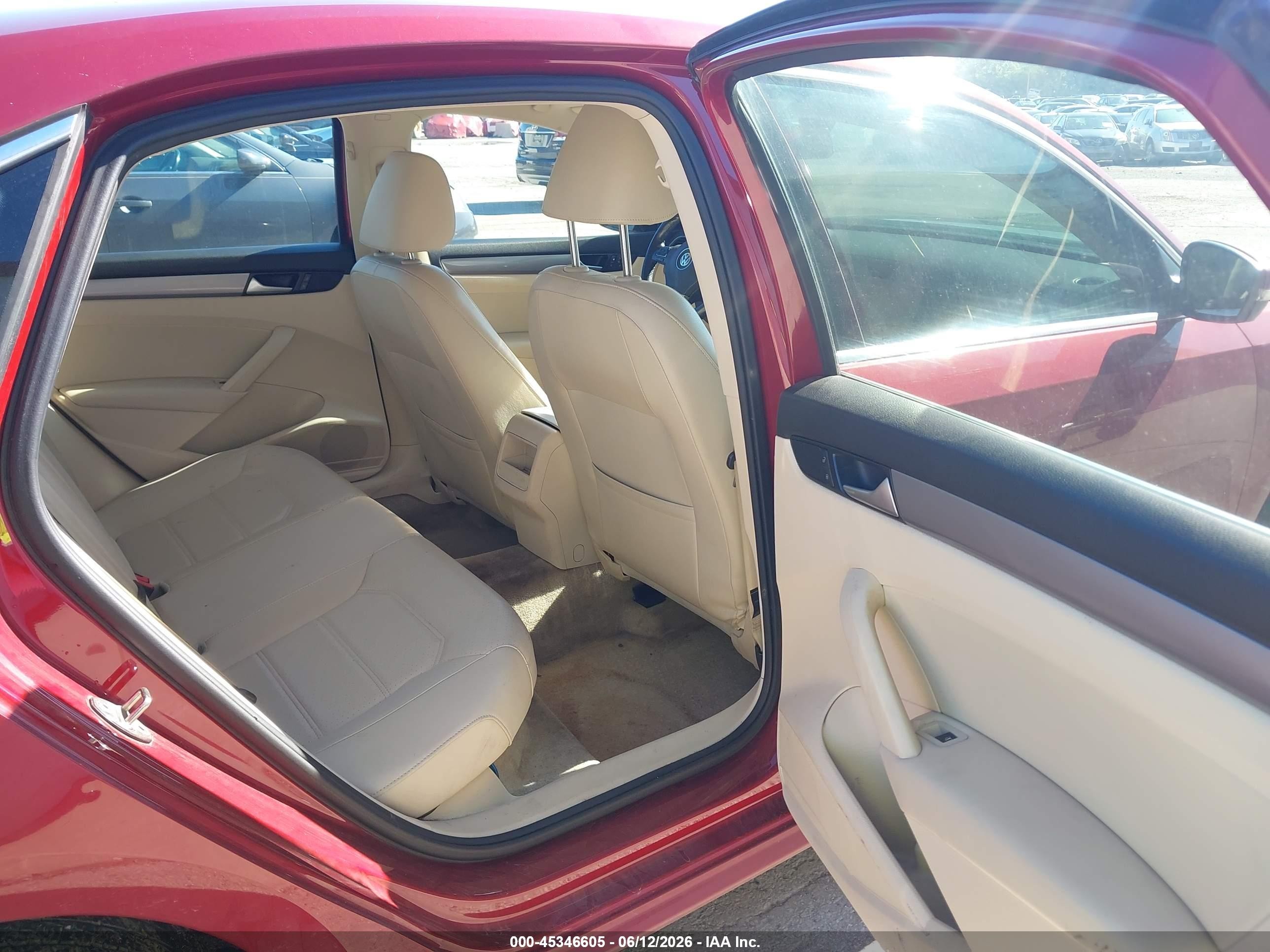 2015 Volkswagen Passat 1.8t Limited Edition Red vin: 1VWAT7A32FC091936