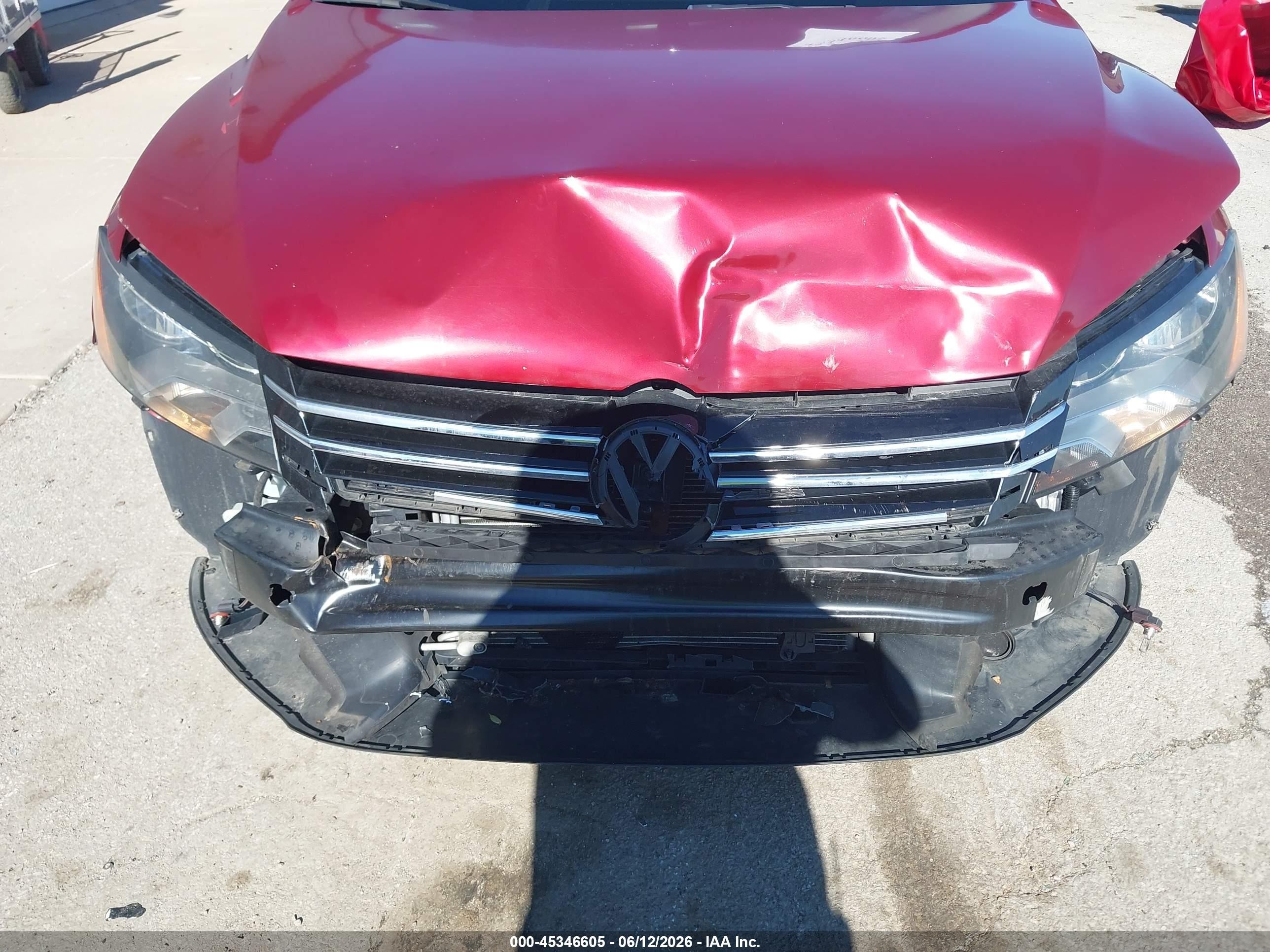 2015 Volkswagen Passat 1.8t Limited Edition Red vin: 1VWAT7A32FC091936
