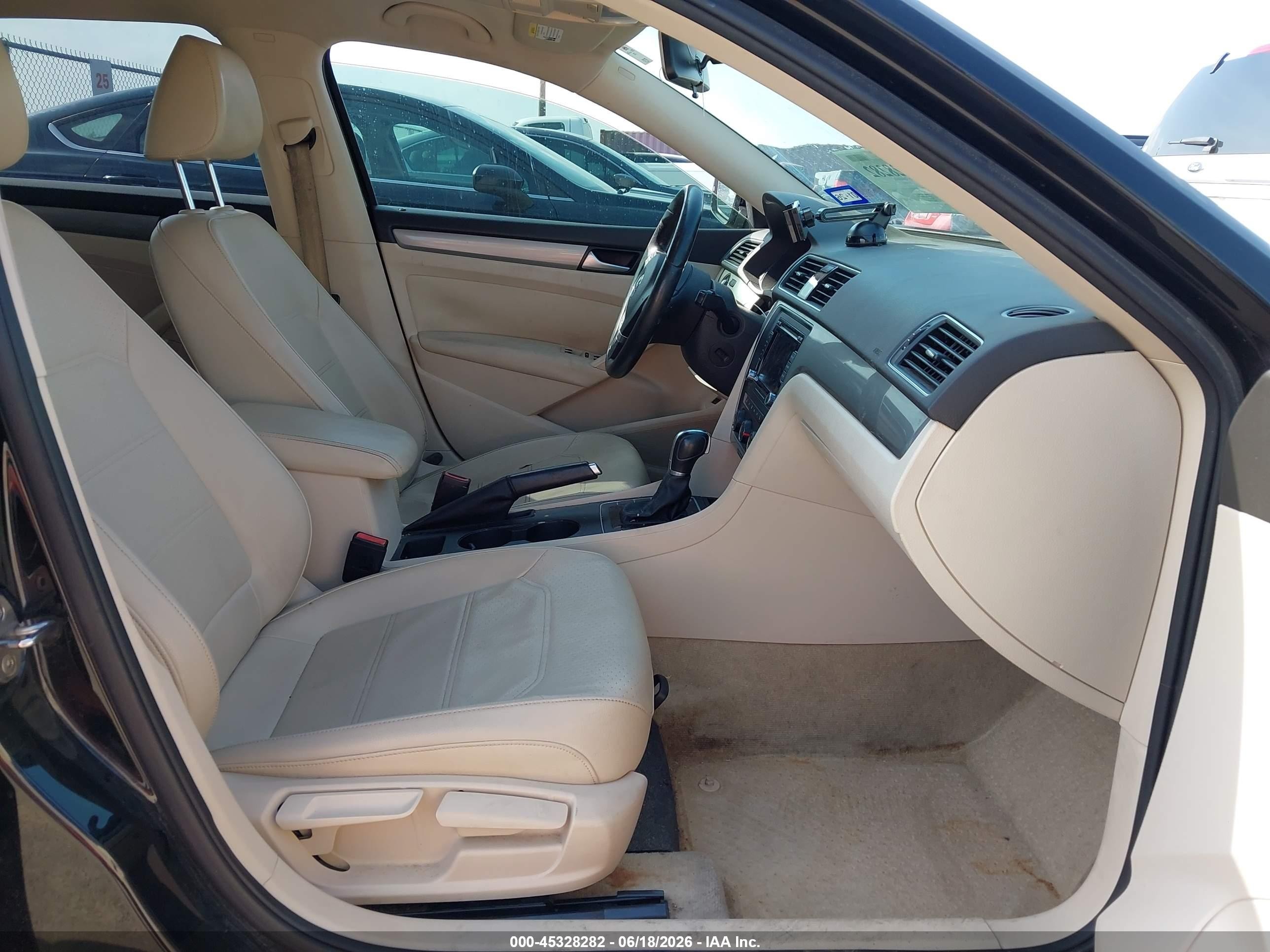2015 Volkswagen Passat 1.8t Limited Edition Черный vin: 1VWAT7A32FC095498