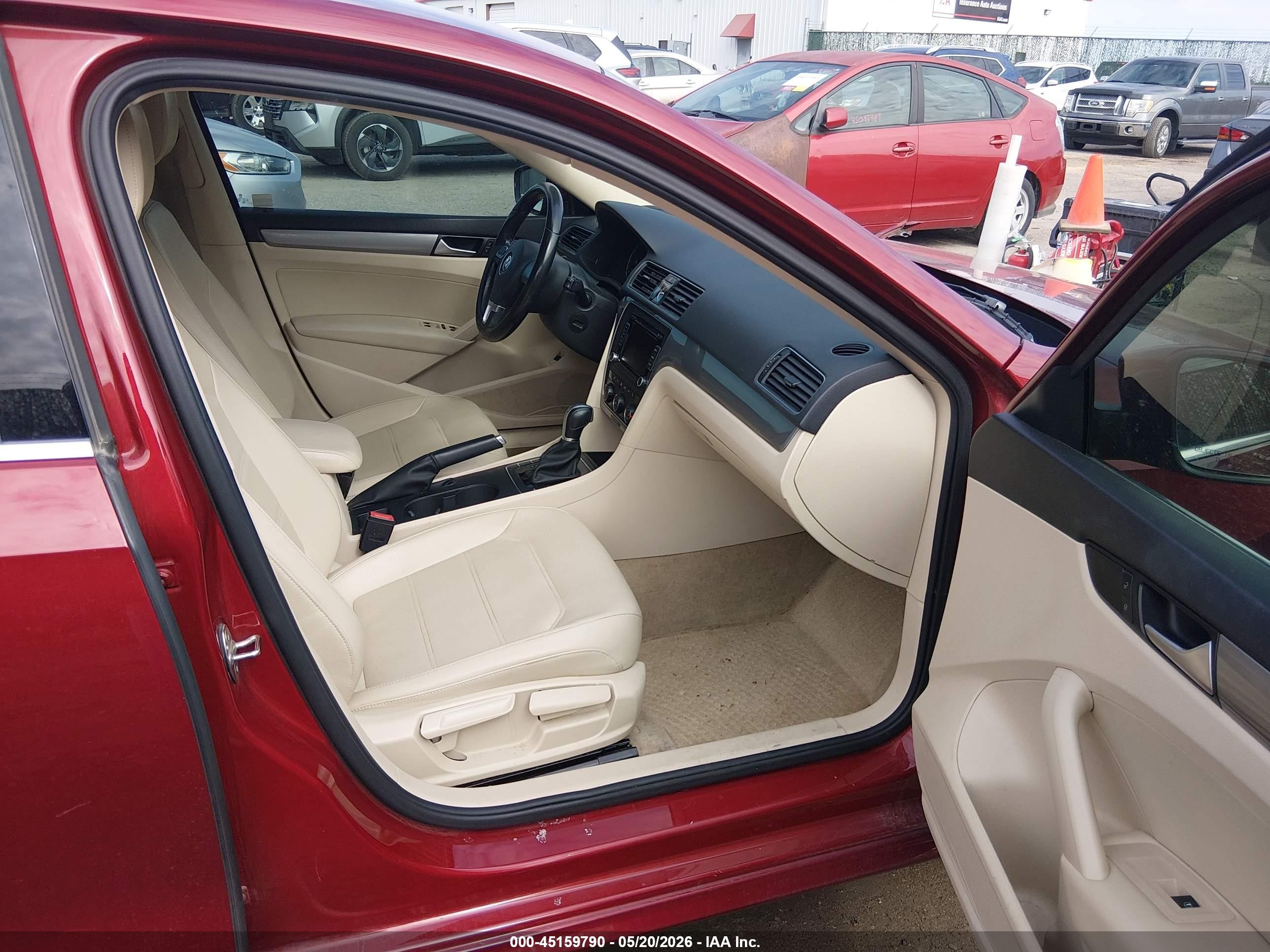 2015 Volkswagen Passat 1.8t Limited Edition Red vin: 1VWAT7A32FC106399