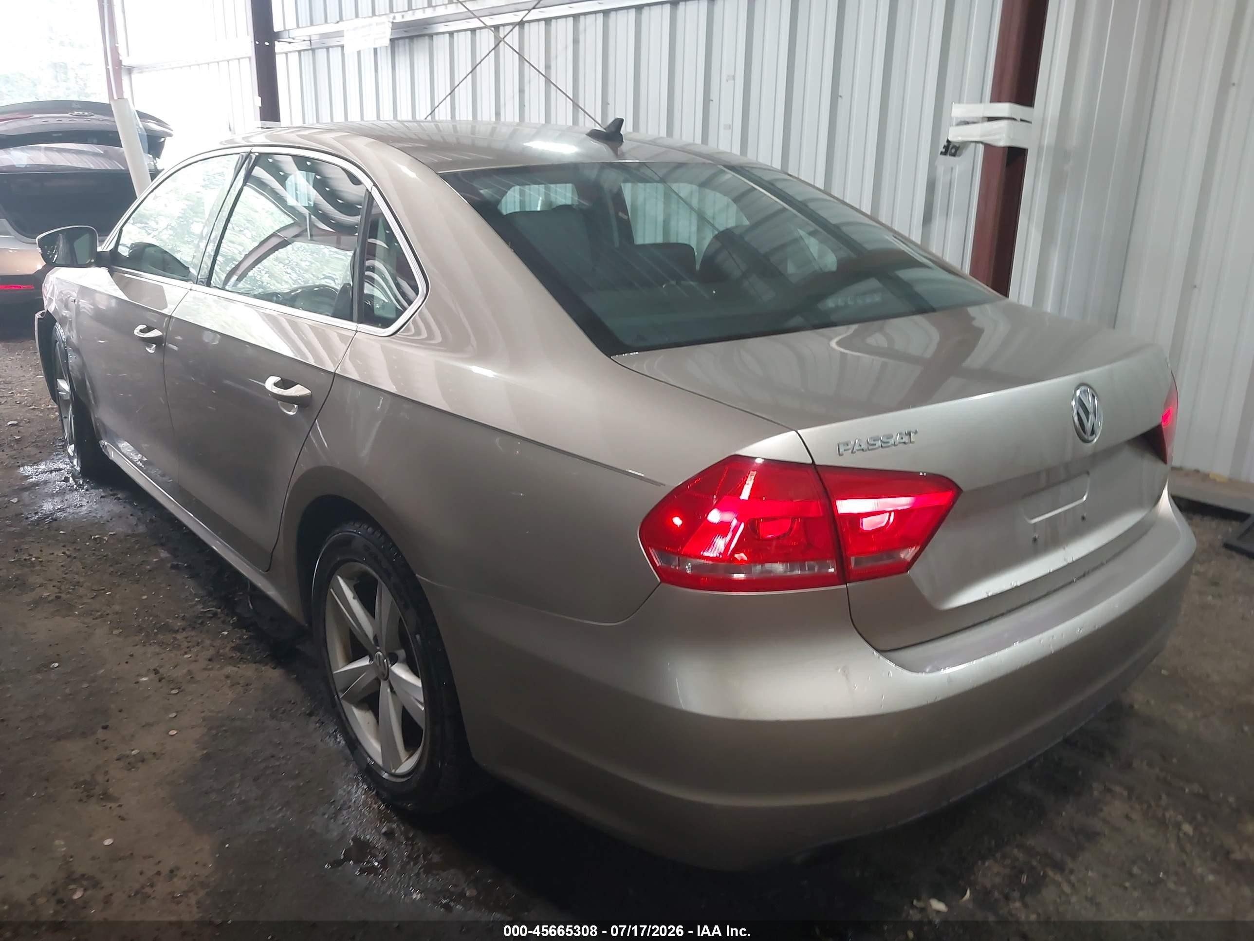 2015 Volkswagen Passat 1.8t Limited Edition Бежевый vin: 1VWAT7A32FC112624