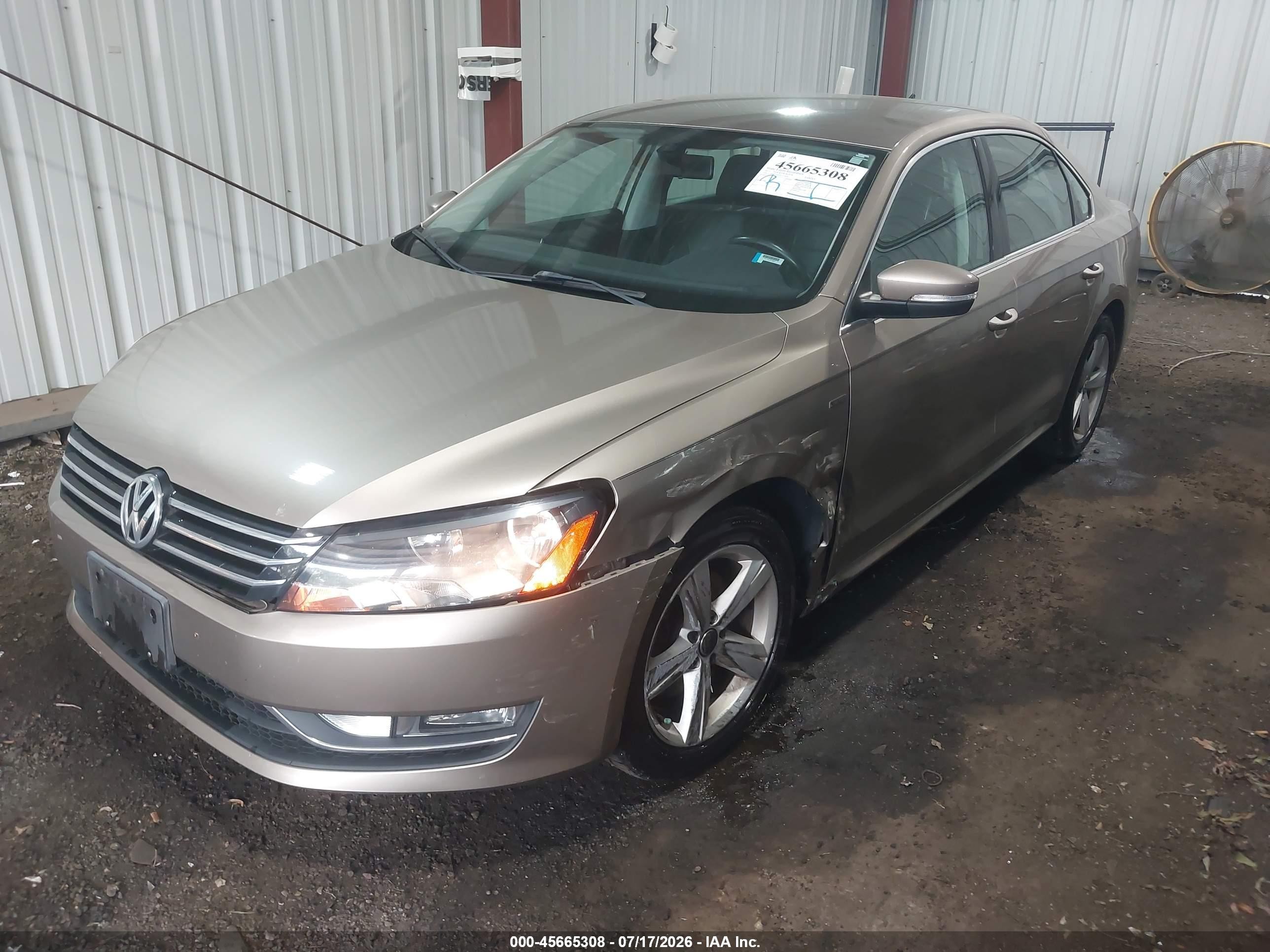2015 Volkswagen Passat 1.8t Limited Edition Бежевый vin: 1VWAT7A32FC112624