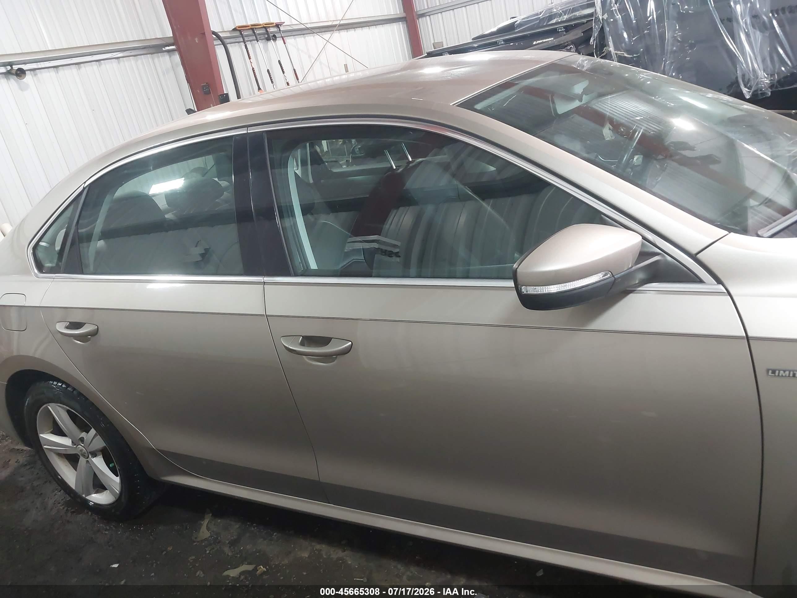 2015 Volkswagen Passat 1.8t Limited Edition Бежевый vin: 1VWAT7A32FC112624