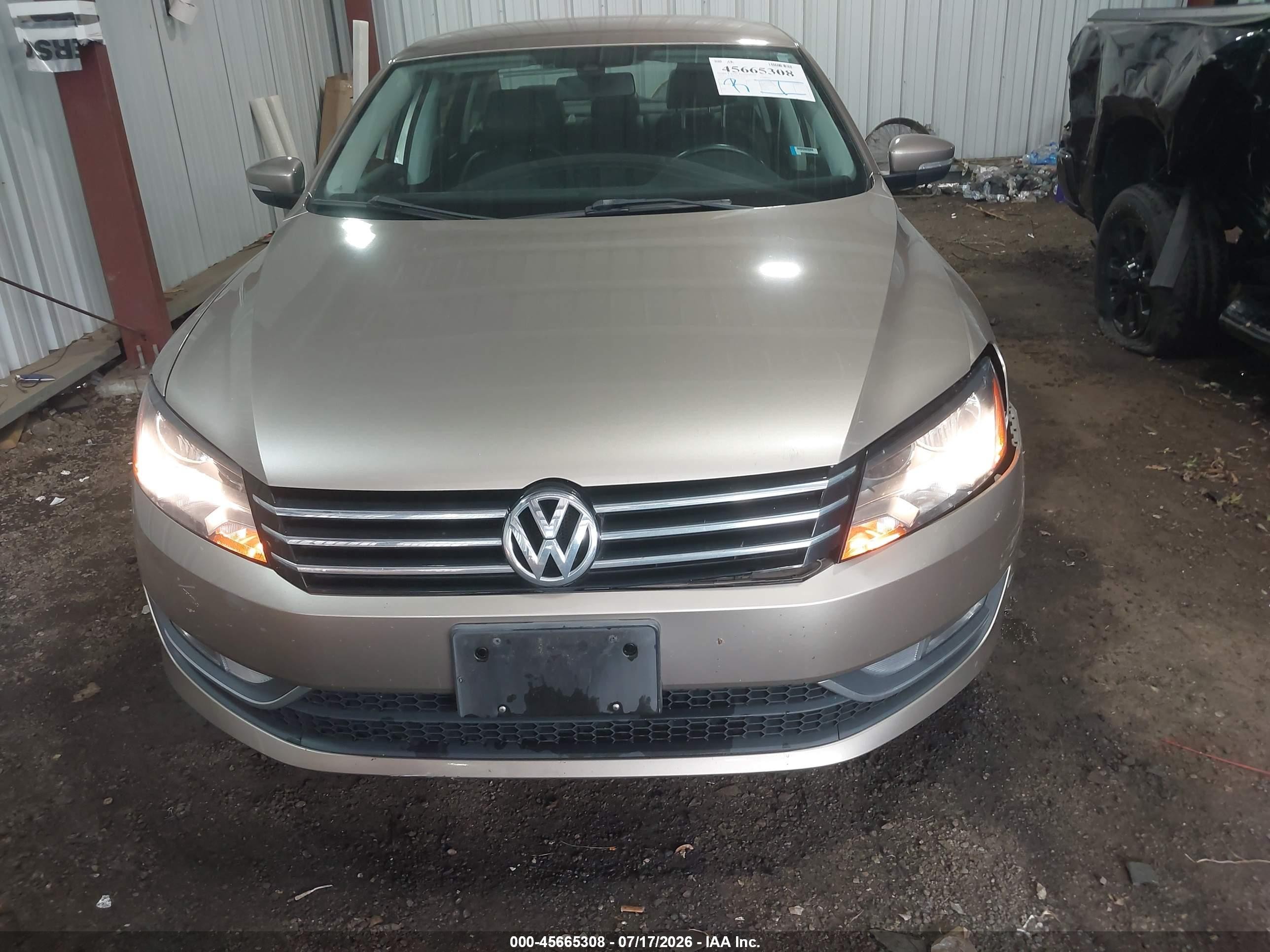 2015 Volkswagen Passat 1.8t Limited Edition Бежевый vin: 1VWAT7A32FC112624