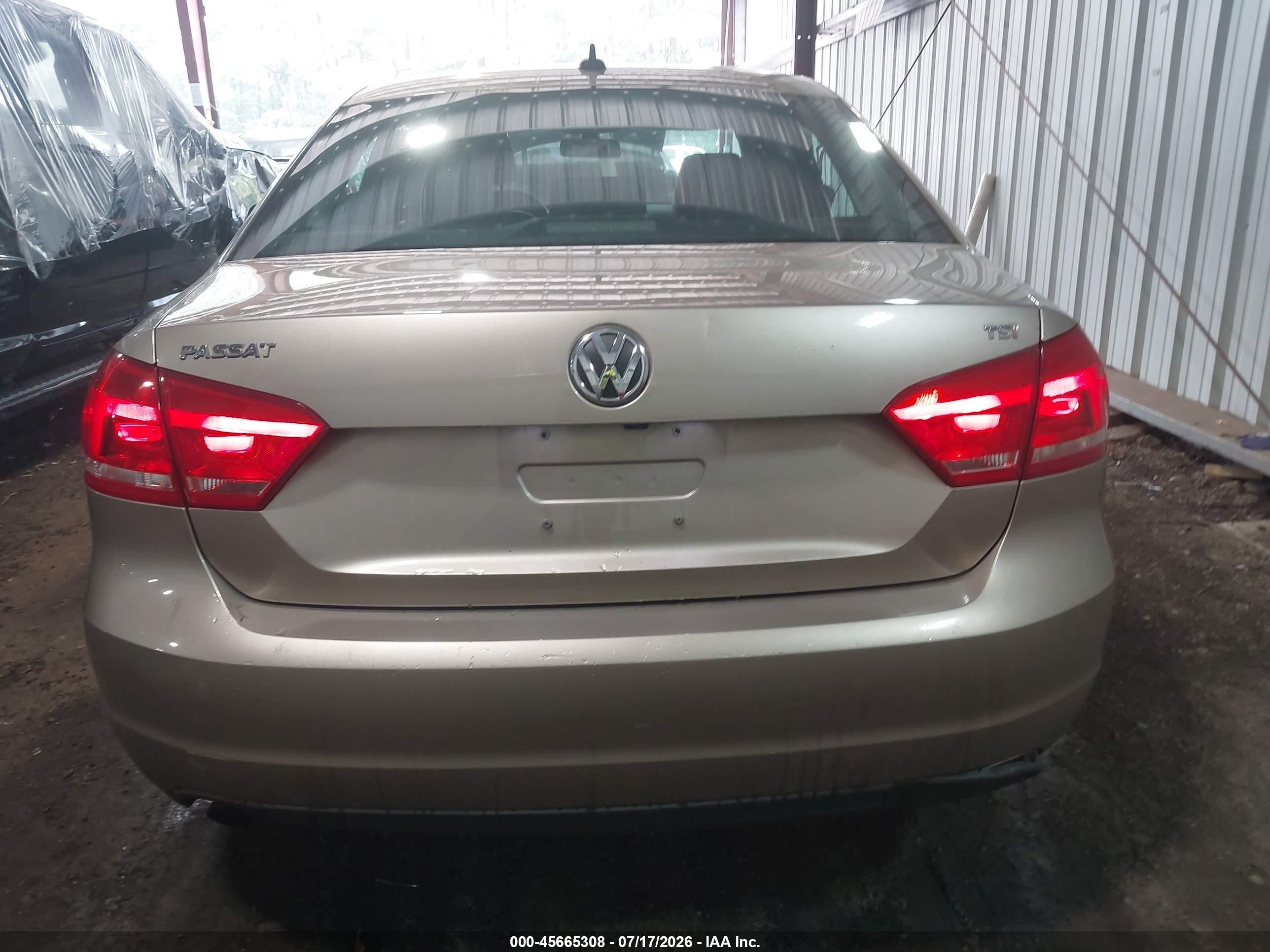 2015 Volkswagen Passat 1.8t Limited Edition Бежевый vin: 1VWAT7A32FC112624