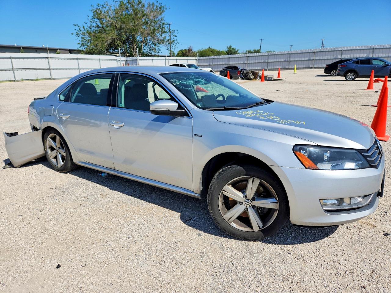 2015 Volkswagen Passat S Silver vin: 1VWAT7A32FC119914