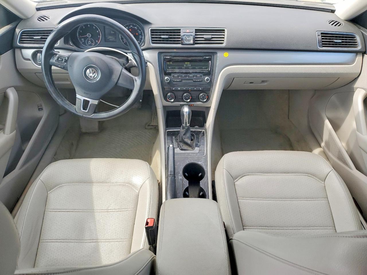 2014 Volkswagen Passat S Silver vin: 1VWAT7A33EC025703