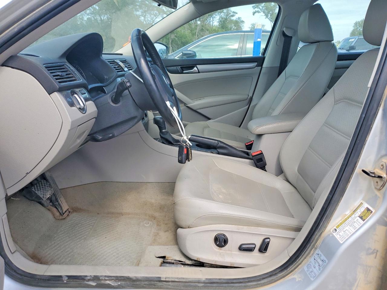 2014 Volkswagen Passat S Silver vin: 1VWAT7A33EC025703