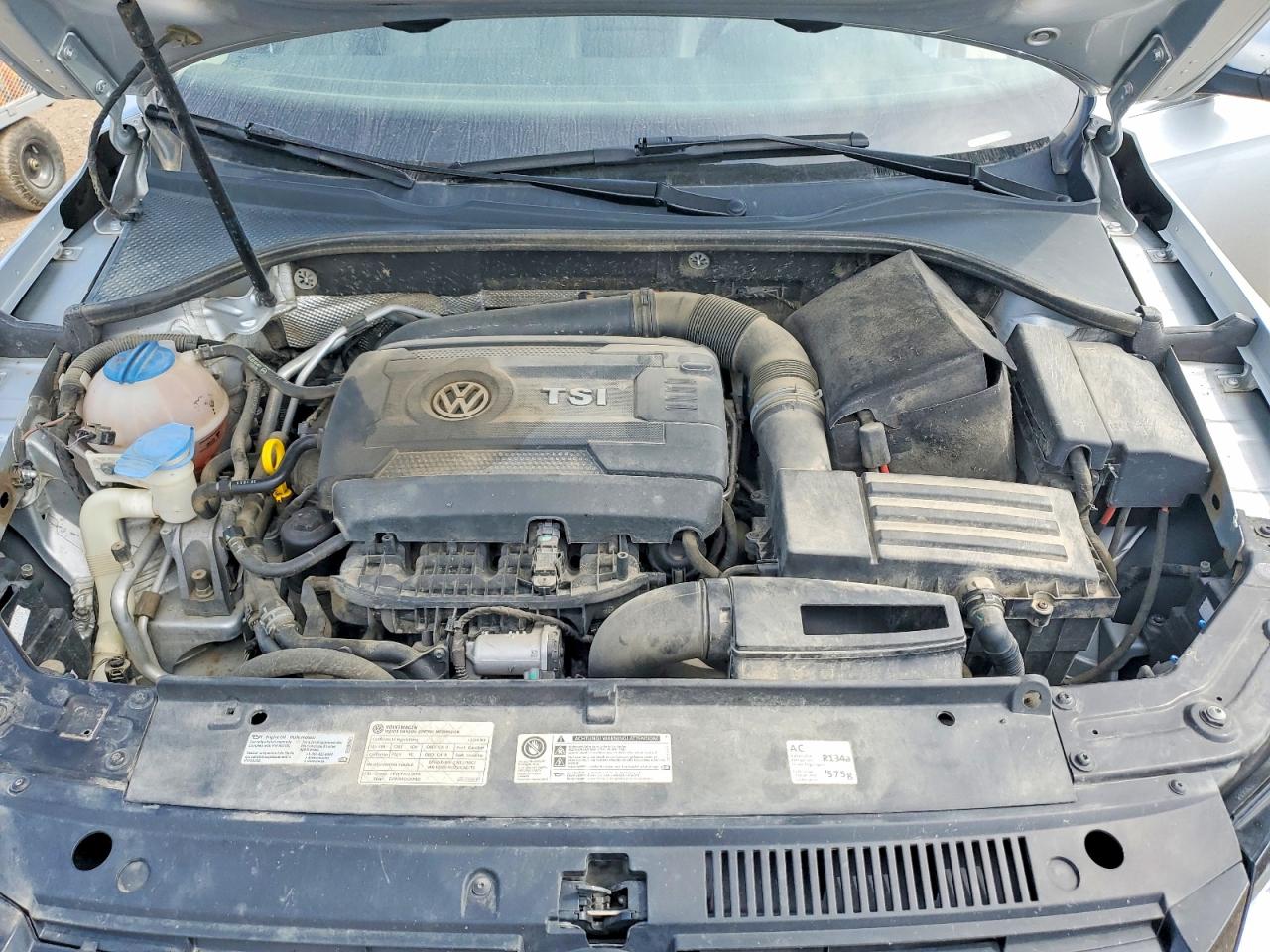 2014 Volkswagen Passat S Silver vin: 1VWAT7A33EC025703