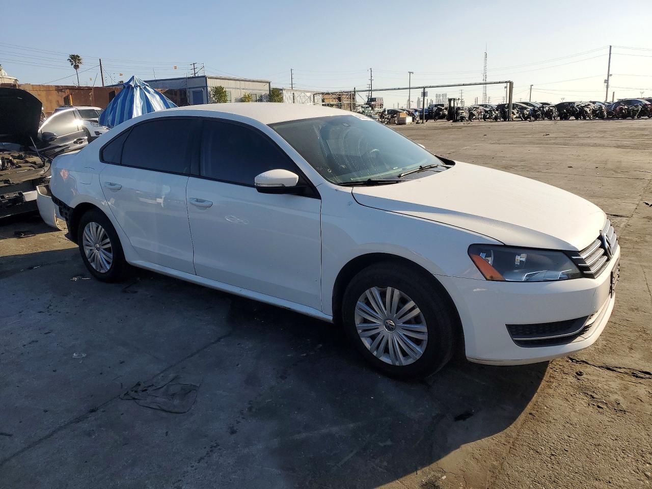 2014 Volkswagen Passat S White vin: 1VWAT7A33EC071032