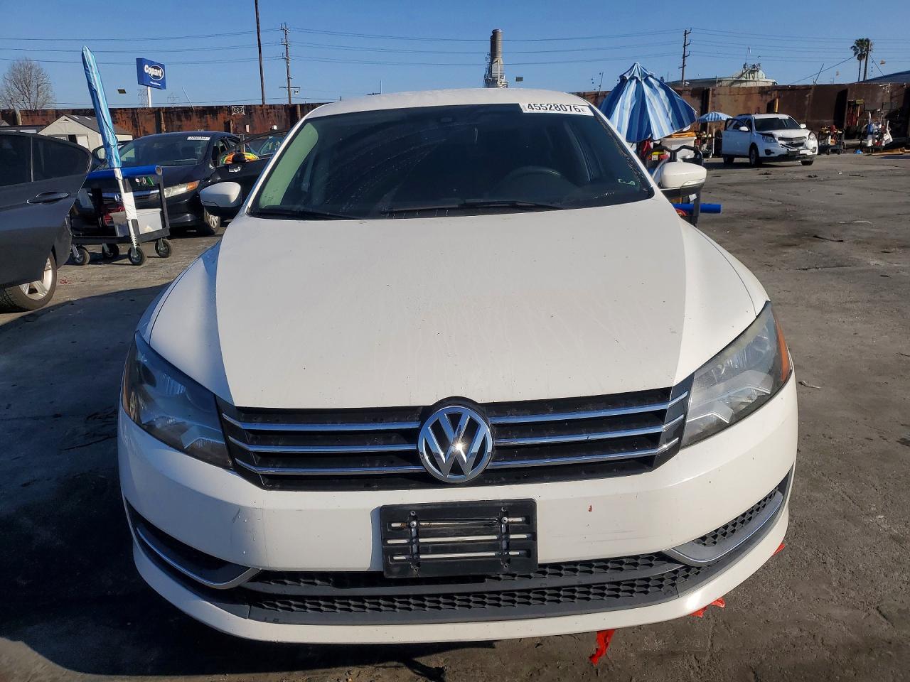 2014 Volkswagen Passat S White vin: 1VWAT7A33EC071032