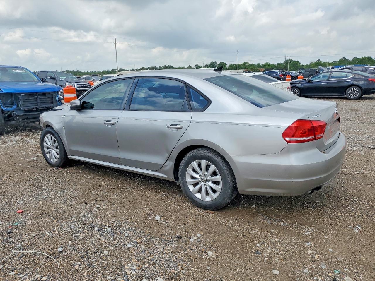 2014 Volkswagen Passat S Silver vin: 1VWAT7A33EC072908
