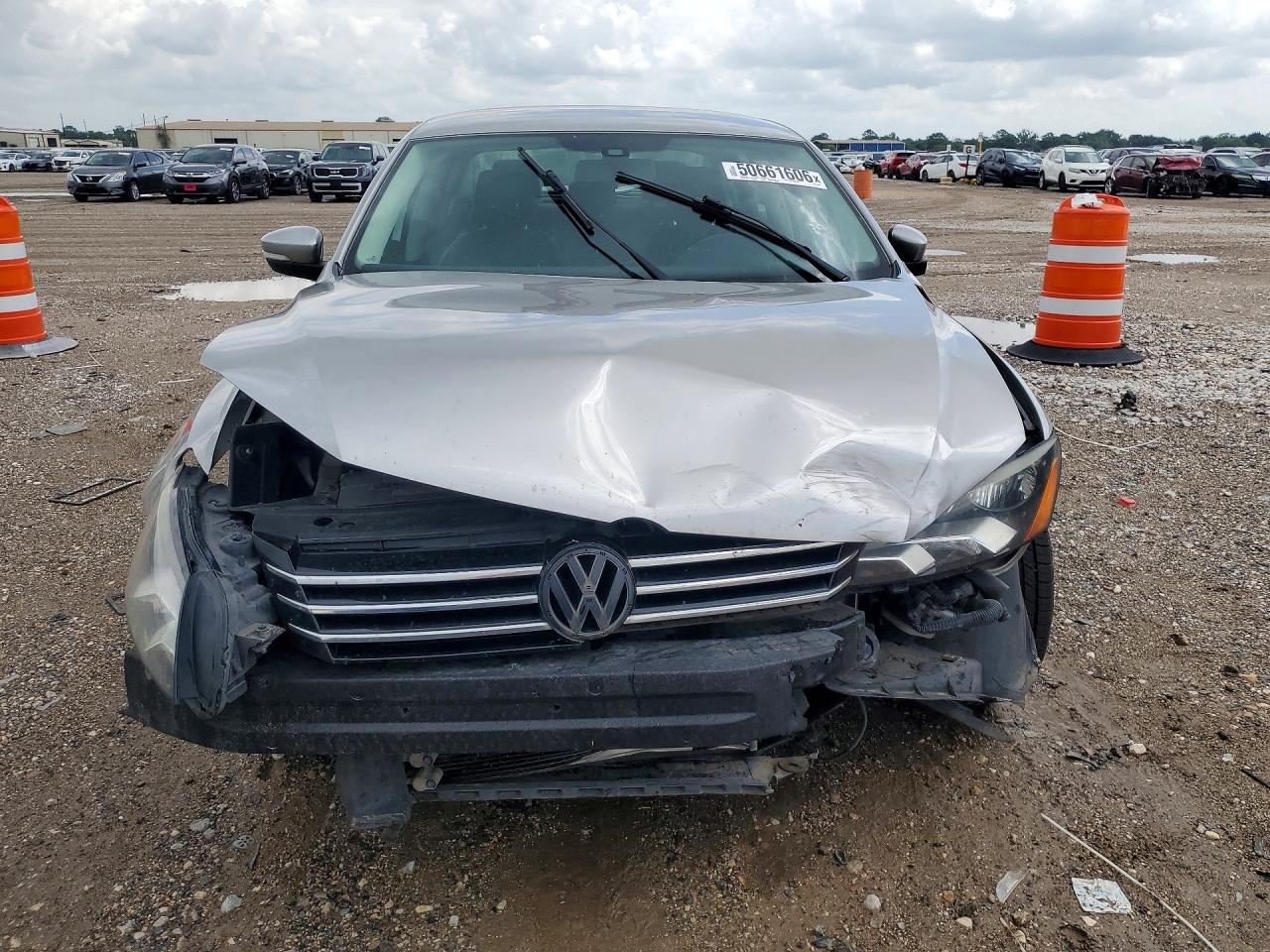 2014 Volkswagen Passat S Silver vin: 1VWAT7A33EC072908