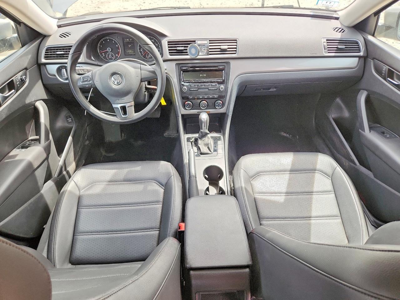 2014 Volkswagen Passat S Silver vin: 1VWAT7A33EC097792
