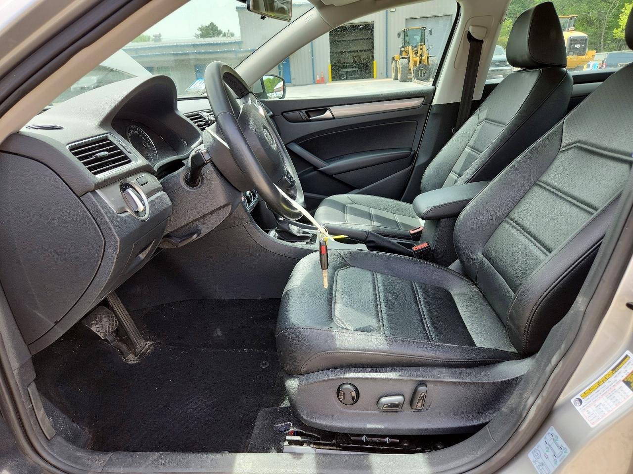 2014 Volkswagen Passat S Silver vin: 1VWAT7A33EC097792