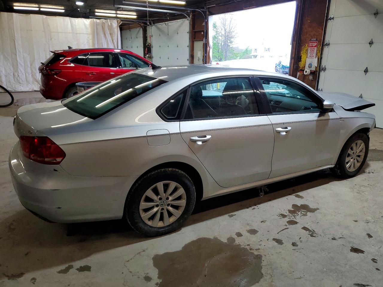 2014 Volkswagen Passat S Silver vin: 1VWAT7A33EC119208