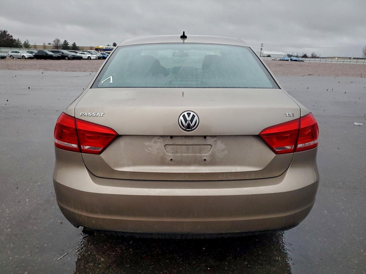 2015 Volkswagen Passat S Tan vin: 1VWAT7A33FC040137